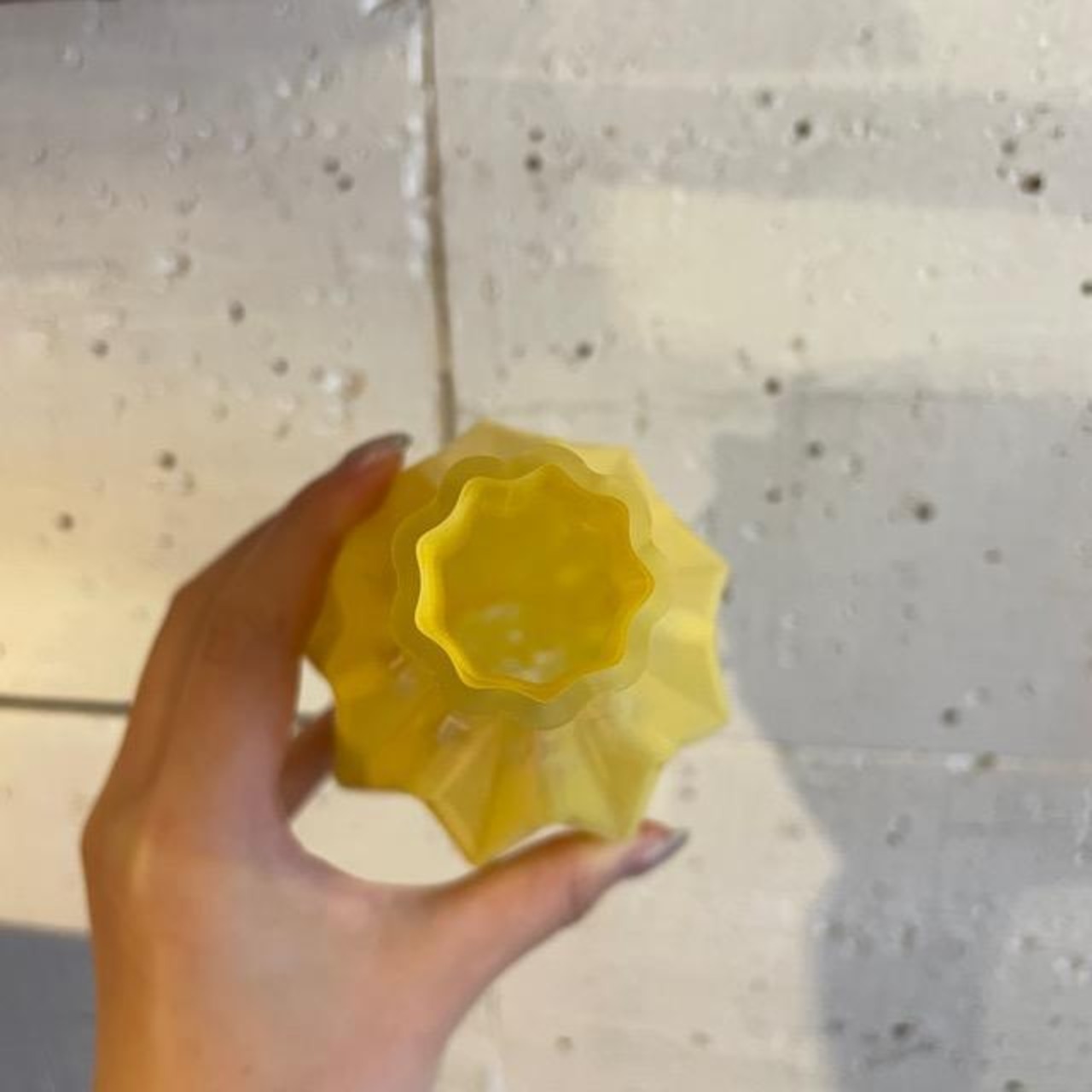 MILK GLASS SINGLE VASE - DIA MILK YELLOW / フラワーベース　イエロー　花瓶　1輪挿し　リビング　ガラス