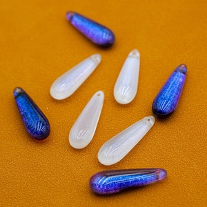 【E309】ドロップガラスビーズ　 4個