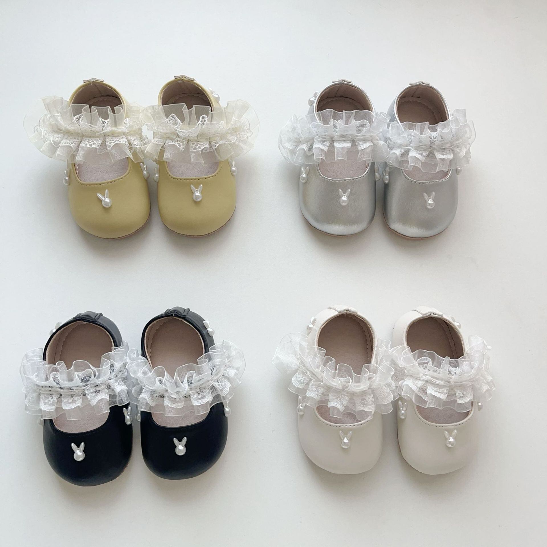 【予約販売】11-13cm ちょこんとお耳のウサギパール★ 足元を可憐に彩る贅沢レースフリルのファーストフォーマルシューズ✨