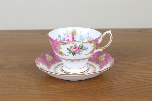 ロイヤルアルバート　レディーカーライル　デュオ　ティーカップ　ピンク　花柄　イギリス　ヴィンテージ　ROYAL ALBERT　セカンド品　て5-1