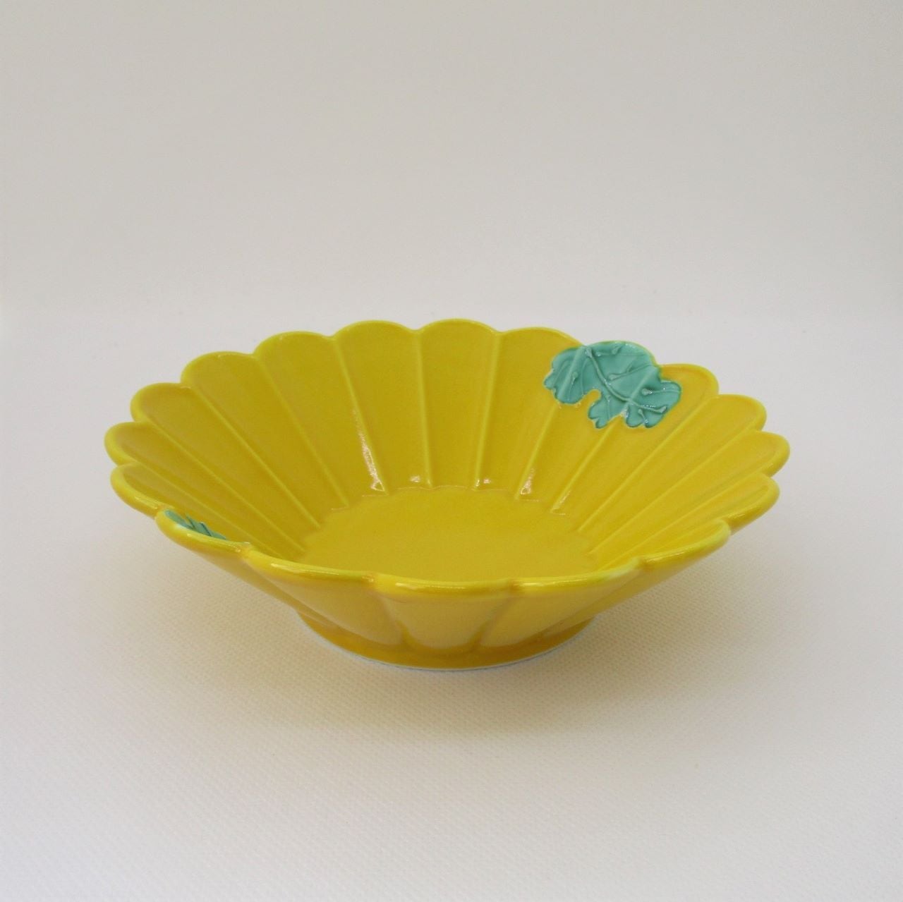 緑交趾柏型皿【波佐見焼】 | 有田焼や心器