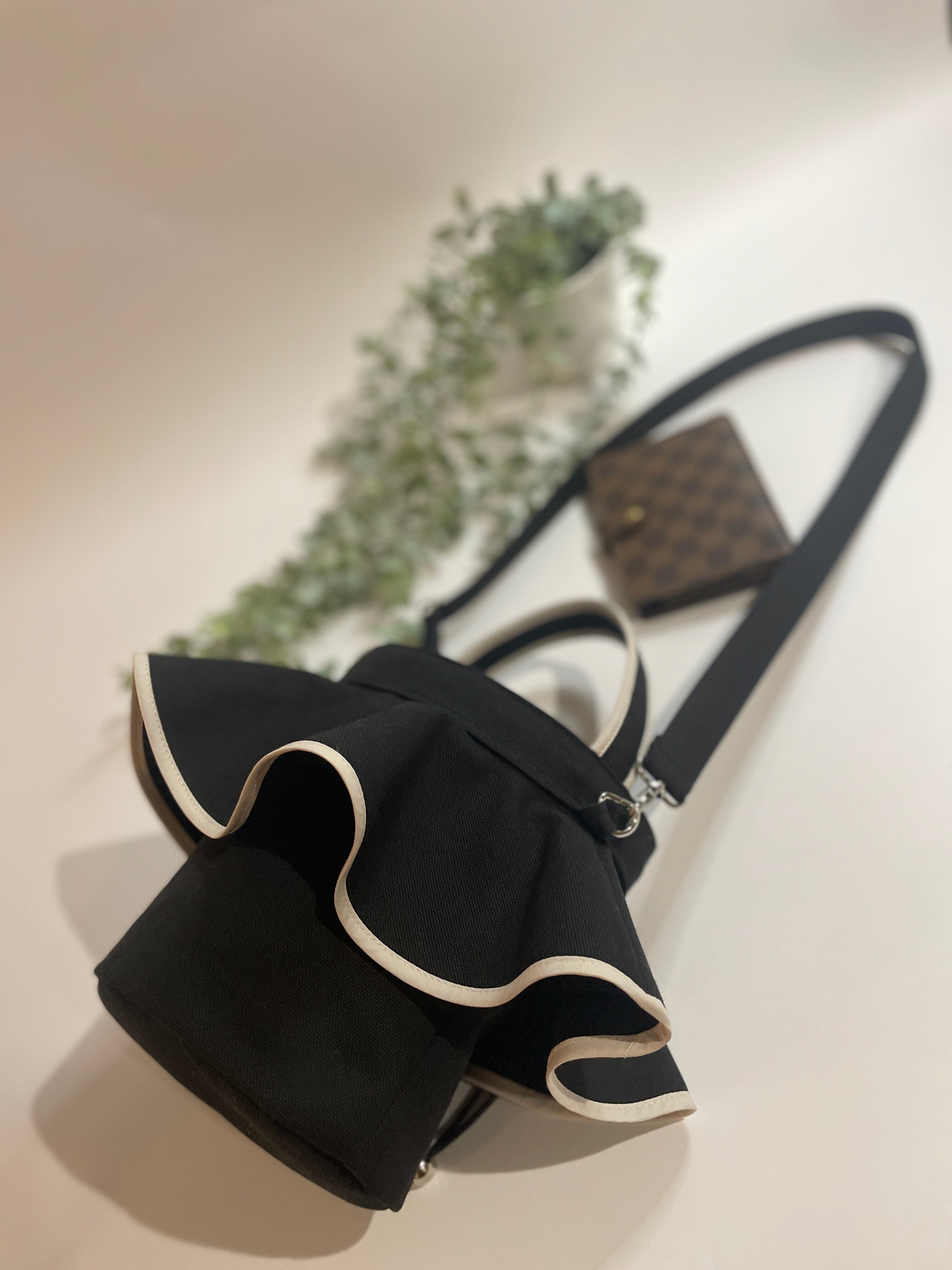 どこから見ても可愛い❤︎2WAYフリルバッグ