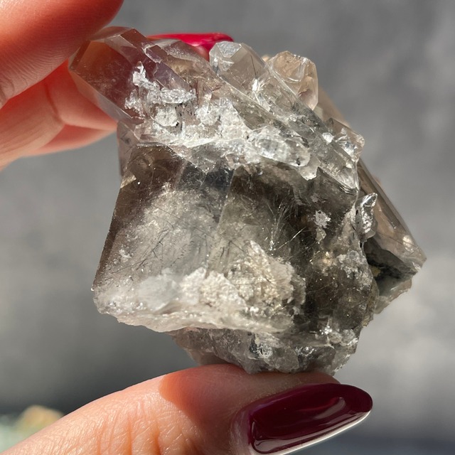 ブラジル・ミナスジェライス州イタカンビラ産【スモーキー / ブルータラポイント  W/クラスター】ブラックルチル入り 鉱物 天然石 パワーストーン