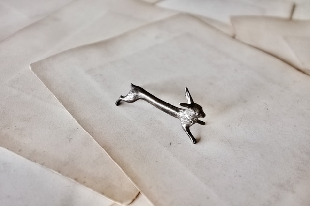 フランス 黙想する動物たちとカトラリーレスト  うさぎさん アンティーク