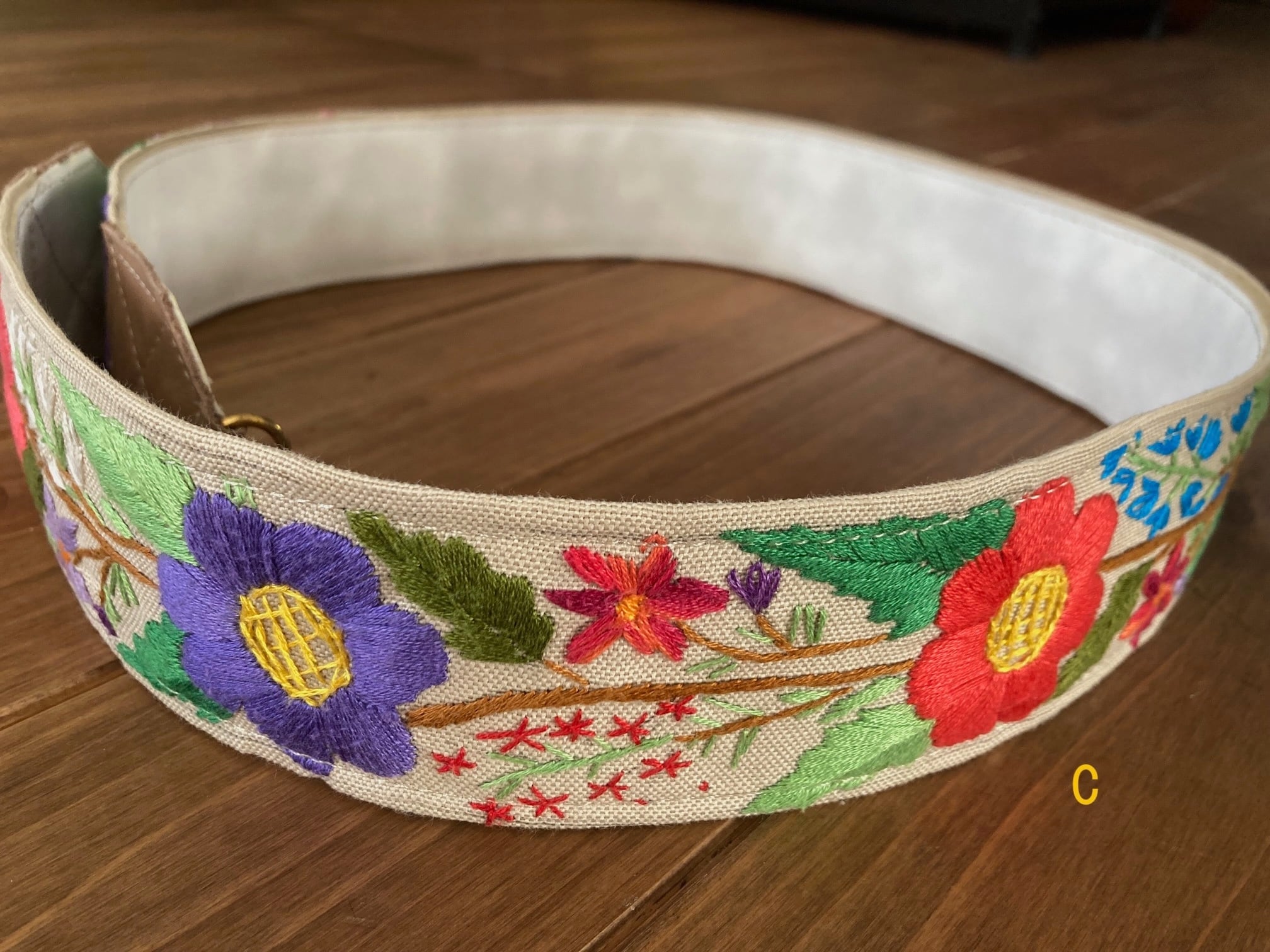 【20％オフ！　手刺繍ベルト１（お花のモチーフ）】