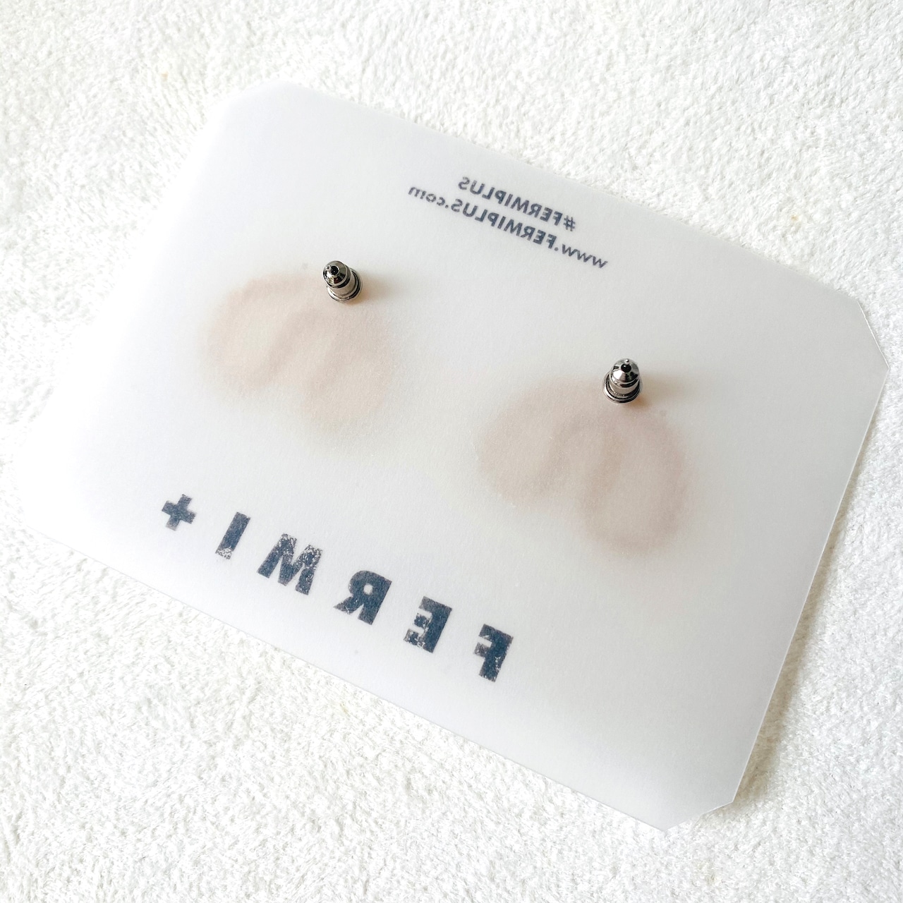 プレッツェル ピアス/イヤリング BEIGE