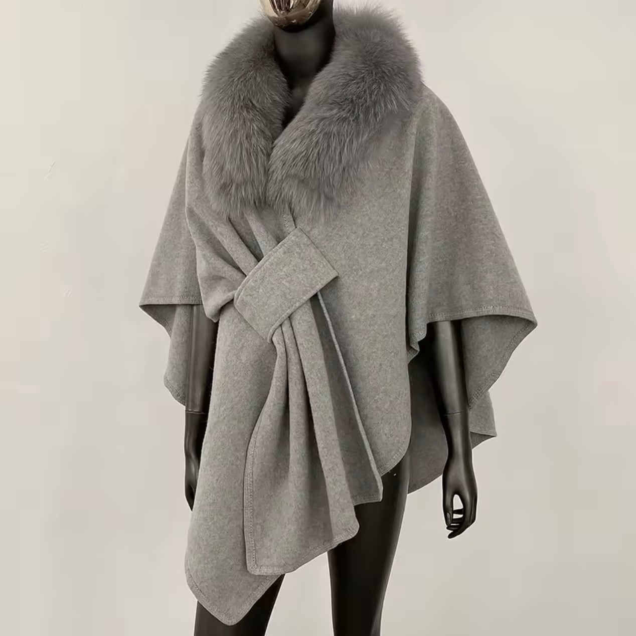 フォックス襟付きマント High-quality fur cape《 即日発送 》 | CLARA