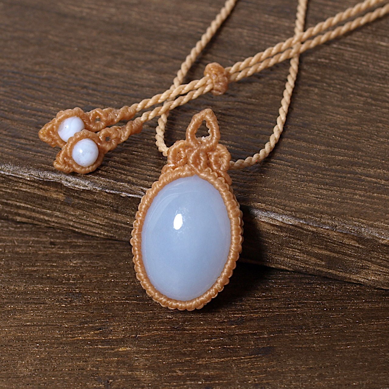 鑑別書付き 元箱有り 天然カルセドニー ブルー ネックレス マクラメ
