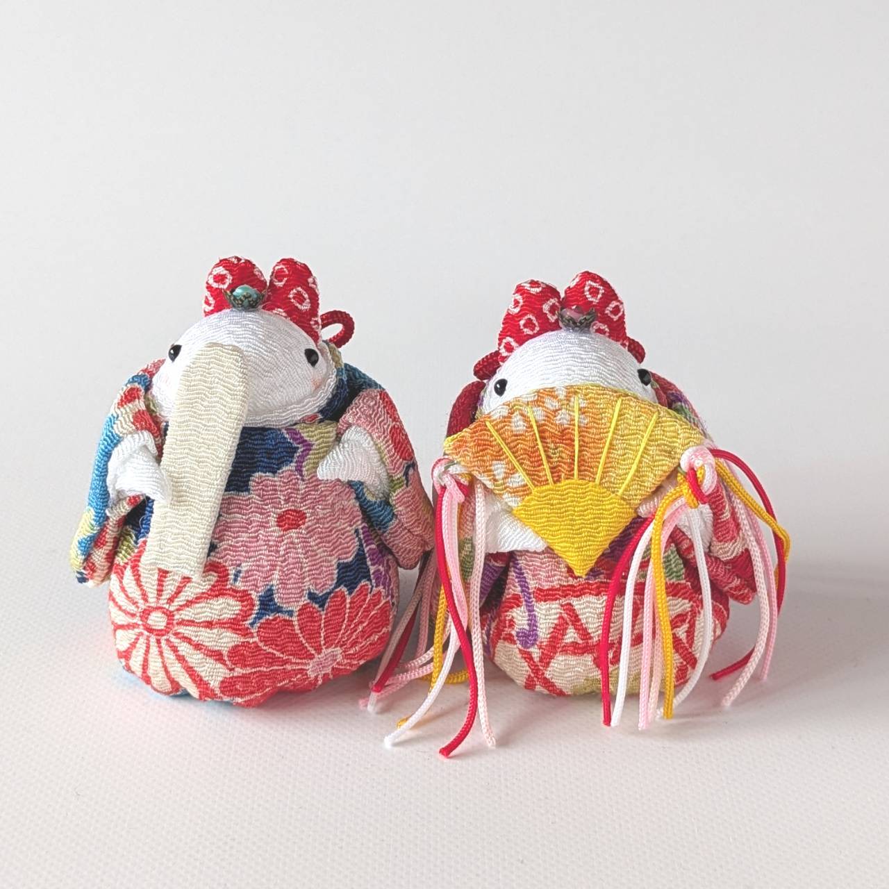 【おひなさまうさちゃん】雲取り文様に吉祥花柄 (男雛:青色 女雛:赤色初節句 雛人形