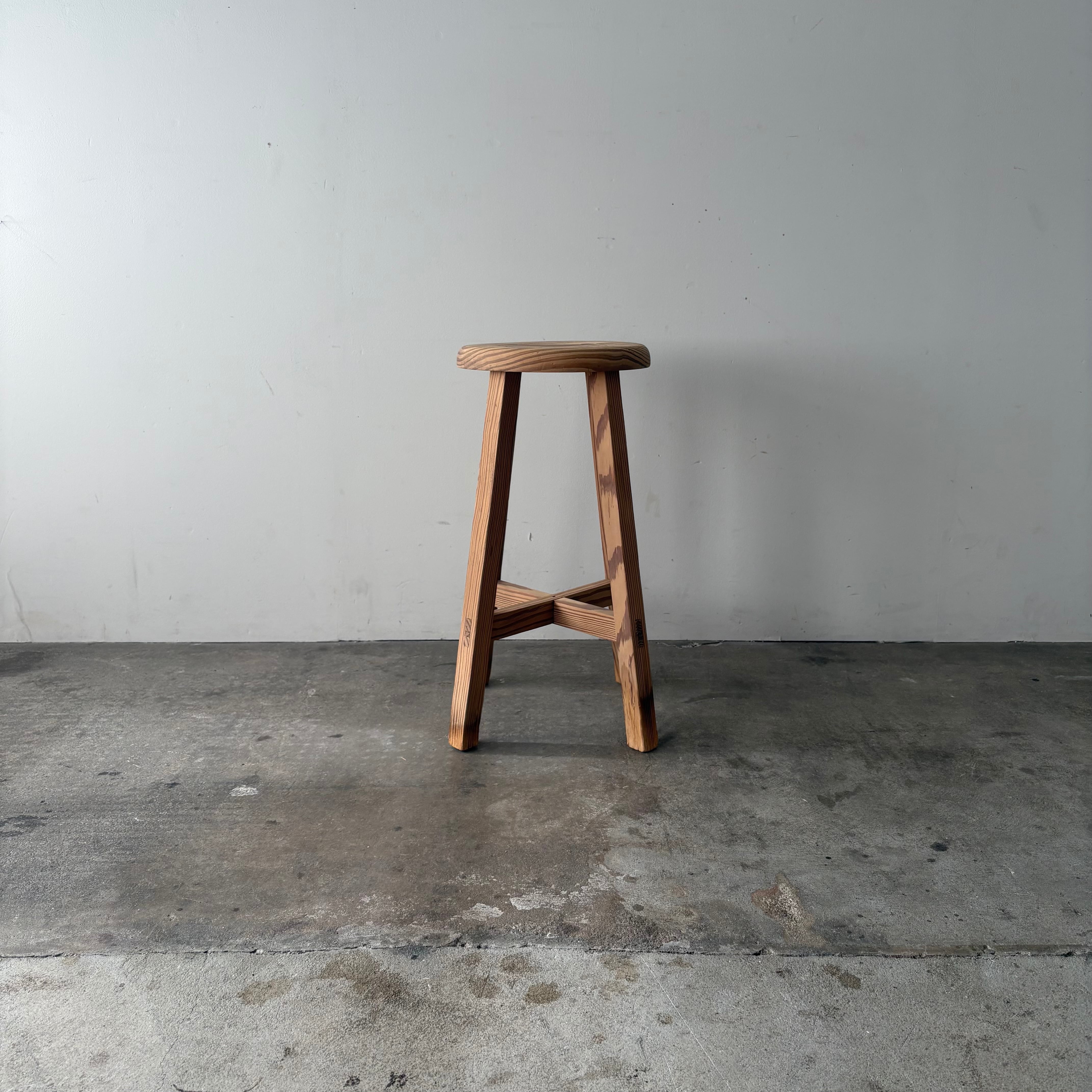 木の丸椅子　1110