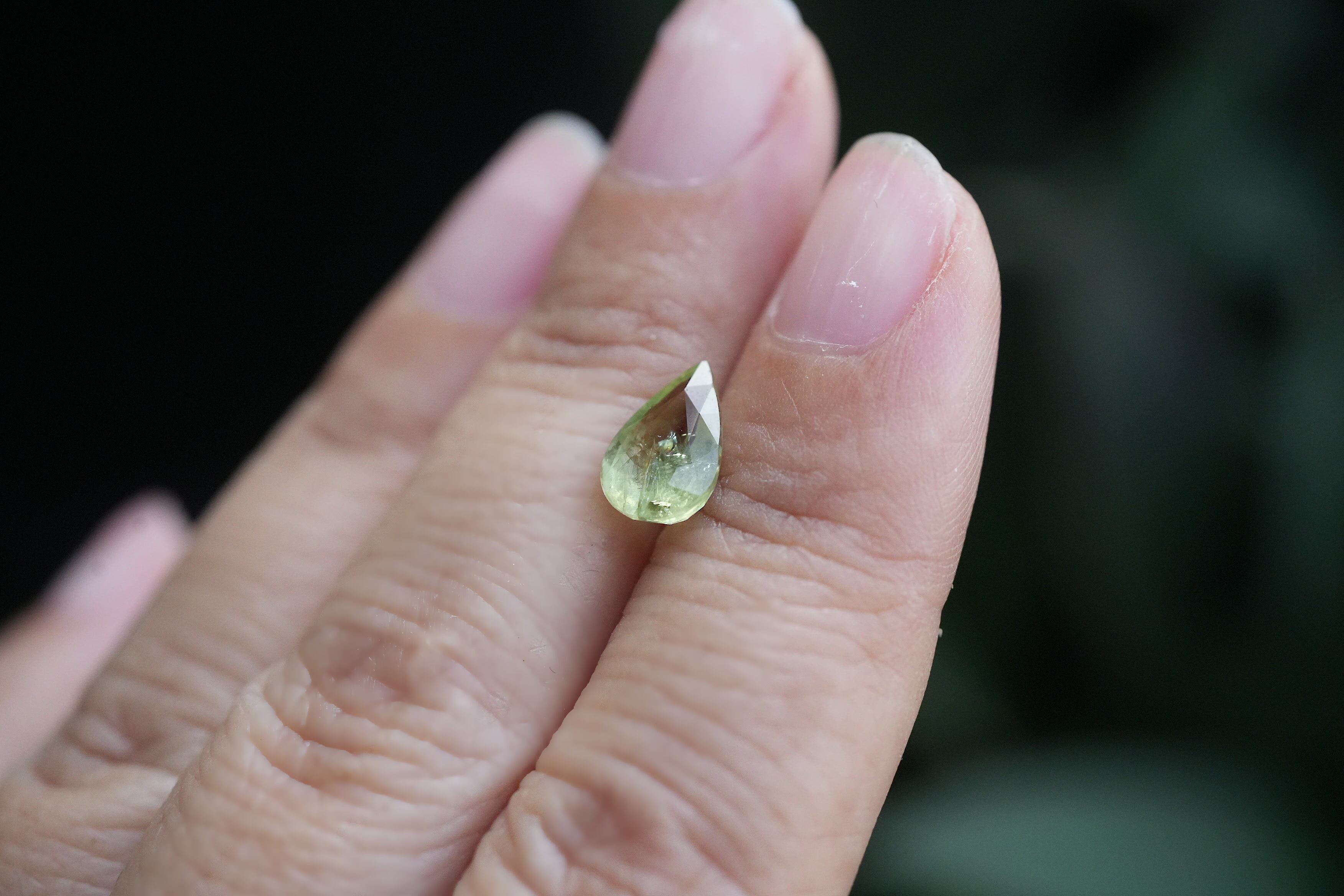 1.88ct☆虹入り☆グリーンサファイア s1063 | Funky garuda Stone