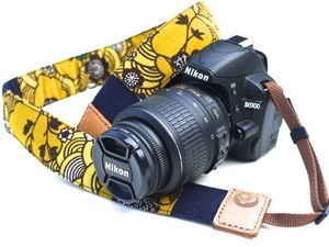カメラストラップ　4㎝巾　一眼レフ用　両面　紅型デザイン　反物　波　黄色　　　