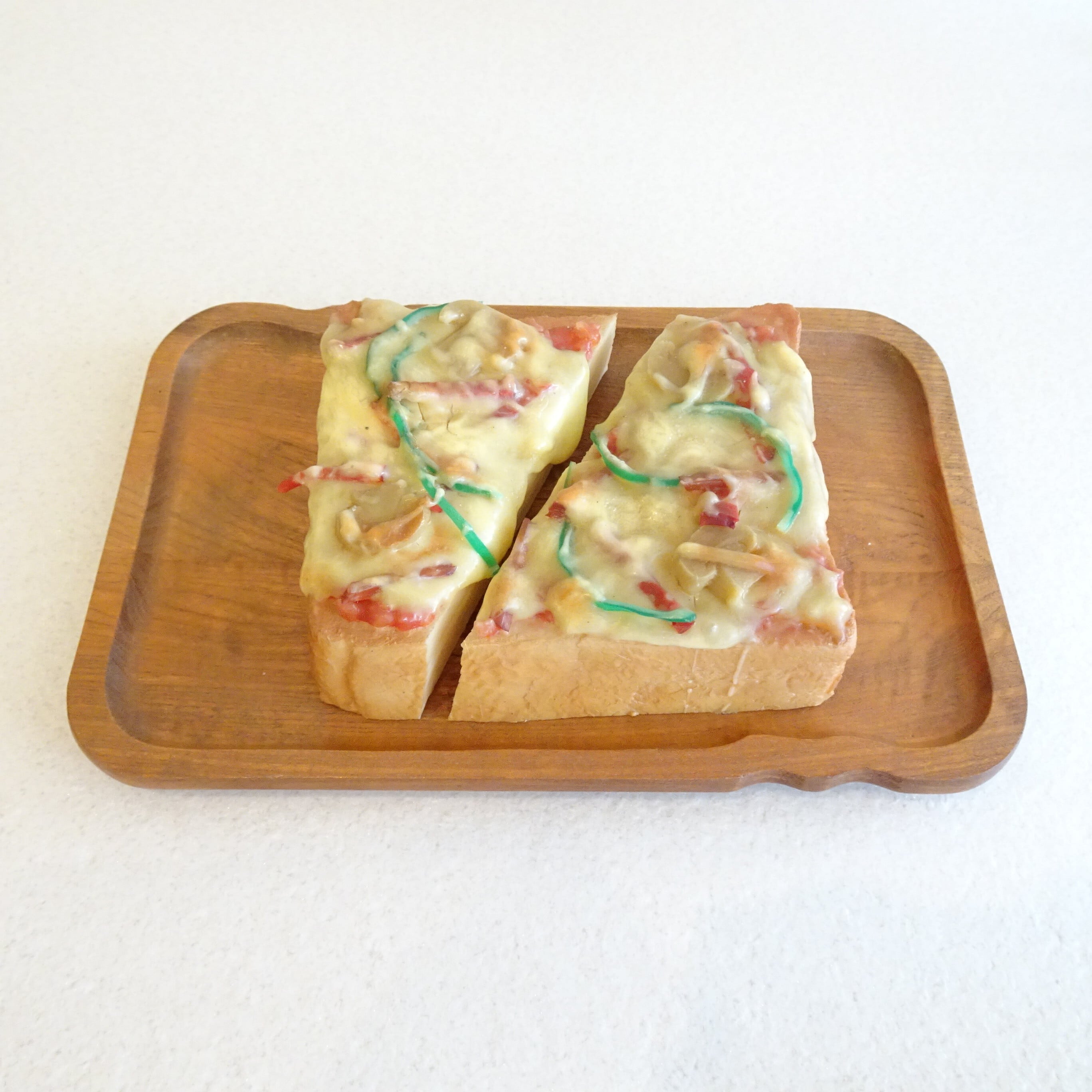 微巣登路(ビストロ)ピザトーストの食品サンプル