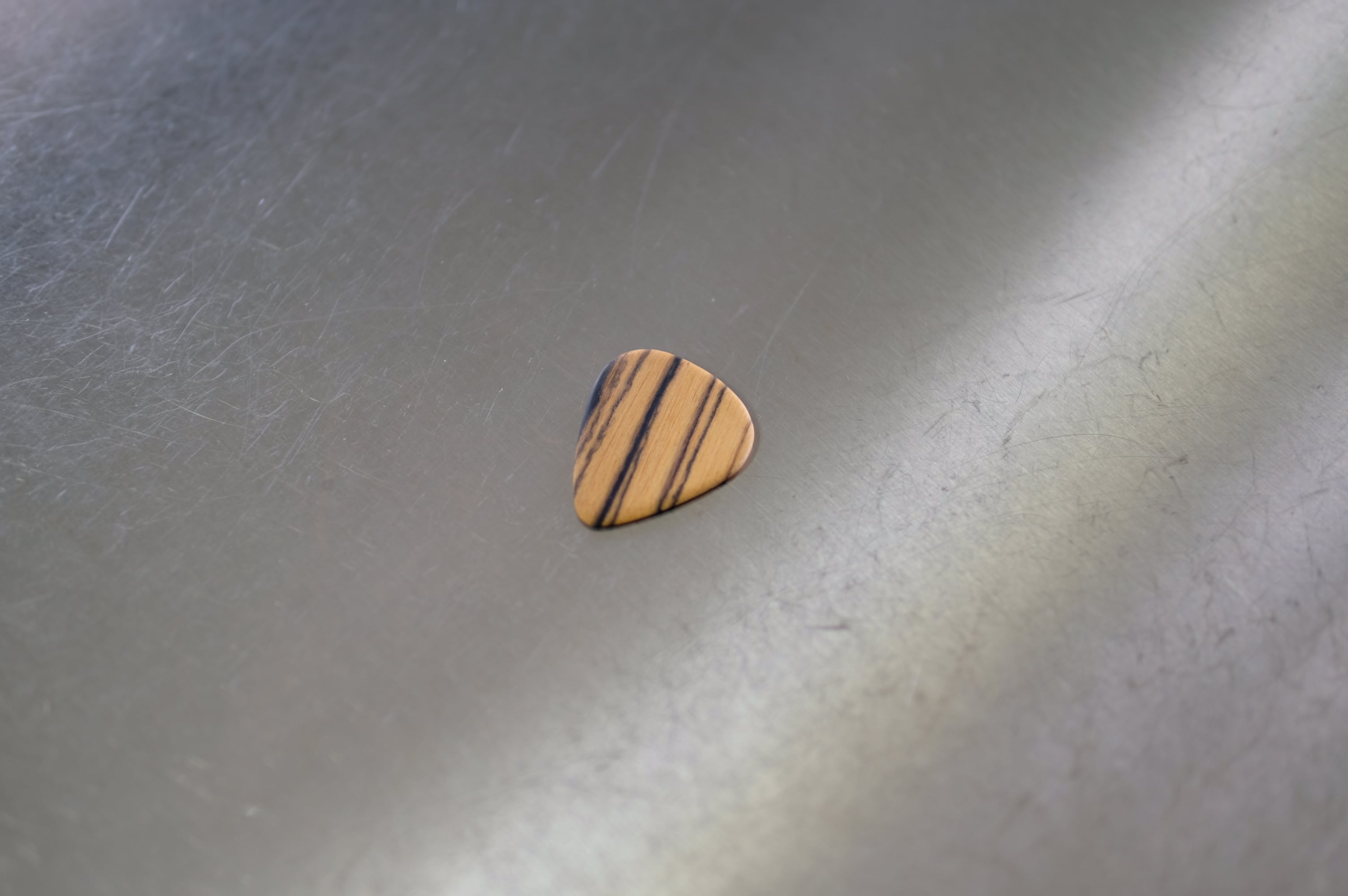 木のピック ペールムーンエボニー | WALTZ GUITAR SHOP