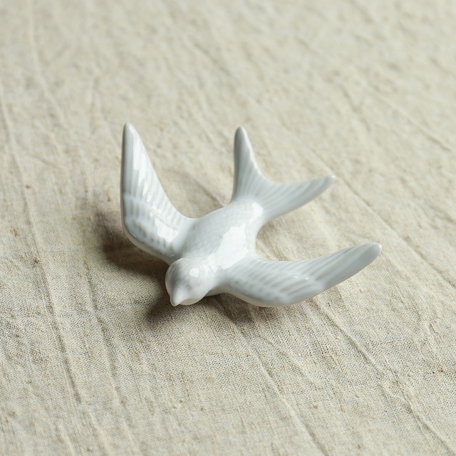 優雅に羽ばたく、ツバメの壁掛け E