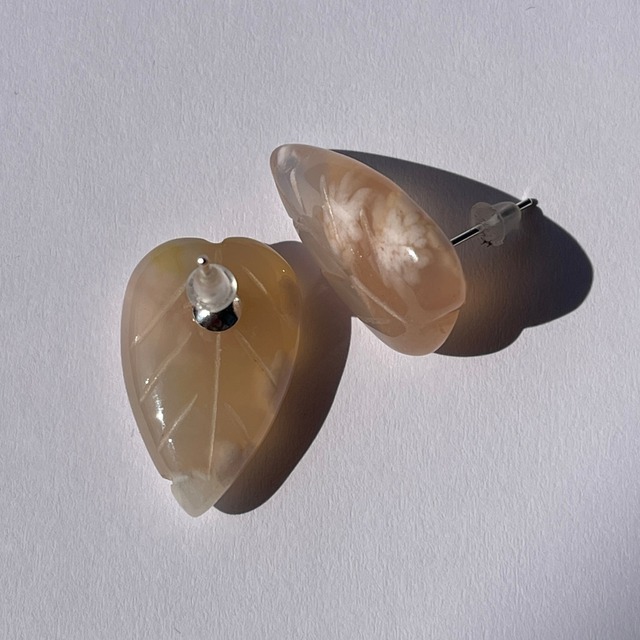 リーフピアス【フラワーアゲート】葉っぱの形｜スタッズピアス｜天然石アクセサリー