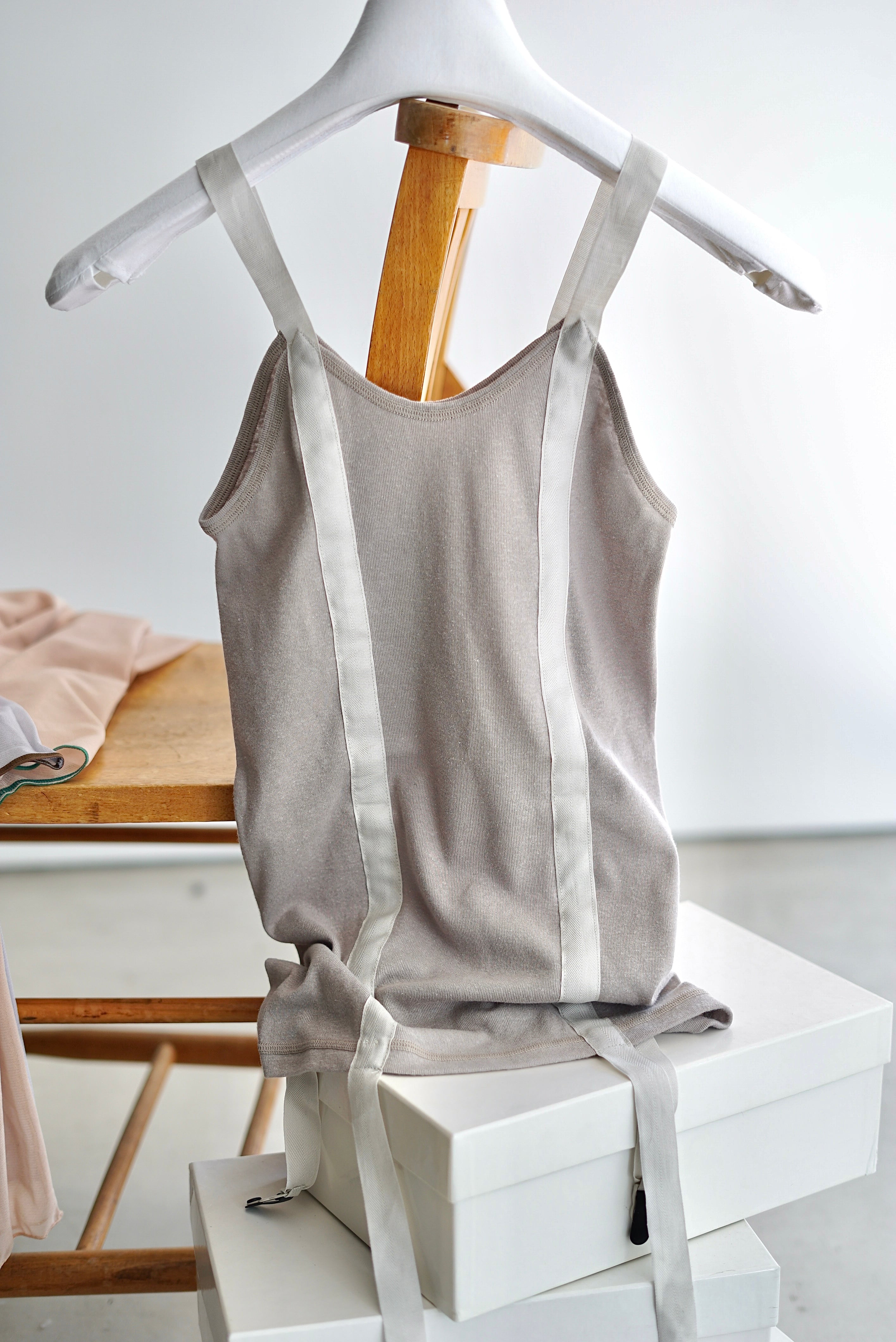 OVERNEATH / Garter Tank 072 (Light Grey , Brown) | JUQUI Online