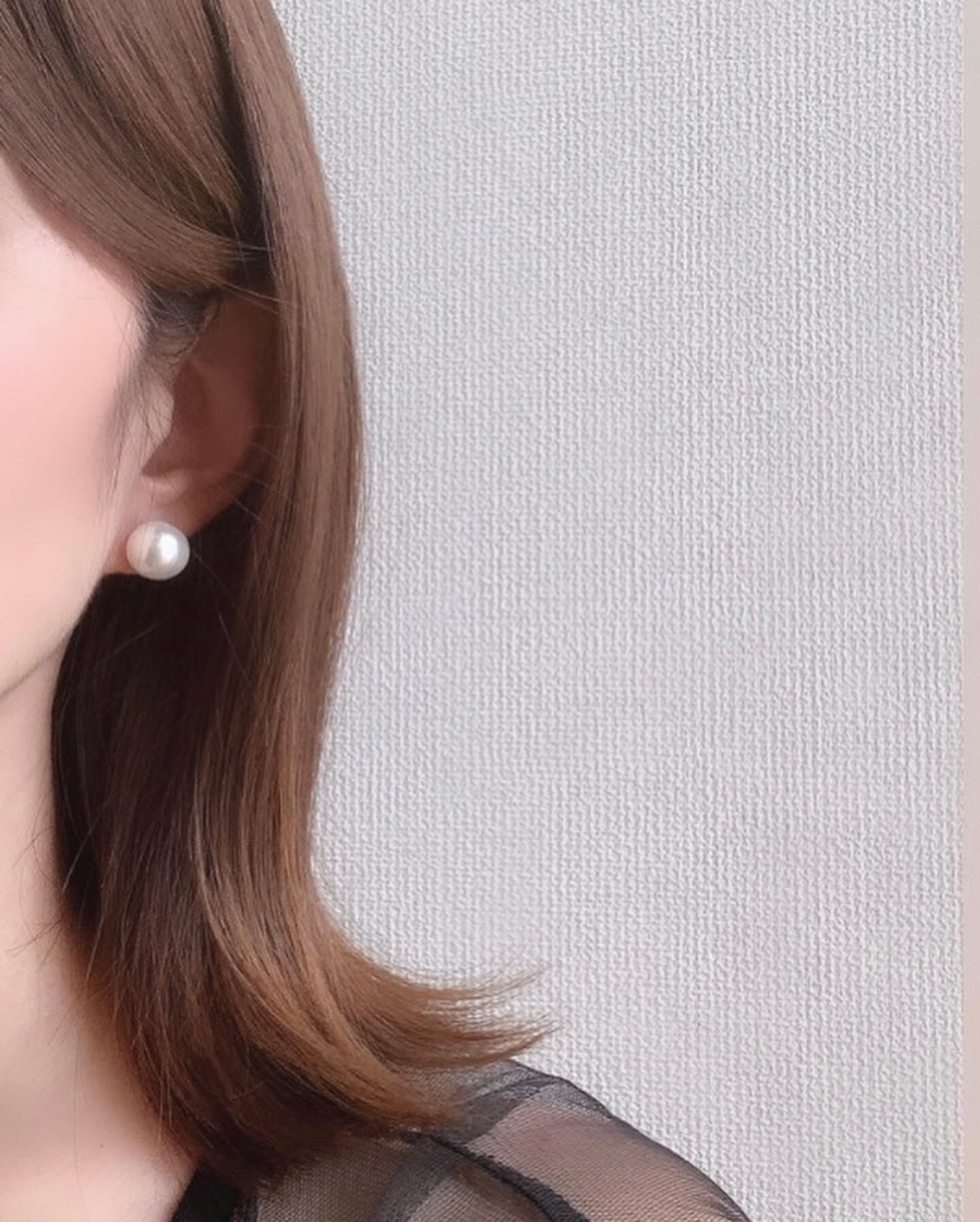 ◼️大人かわいいブラック&ホワイト デイジーピアス パールキャッチ付