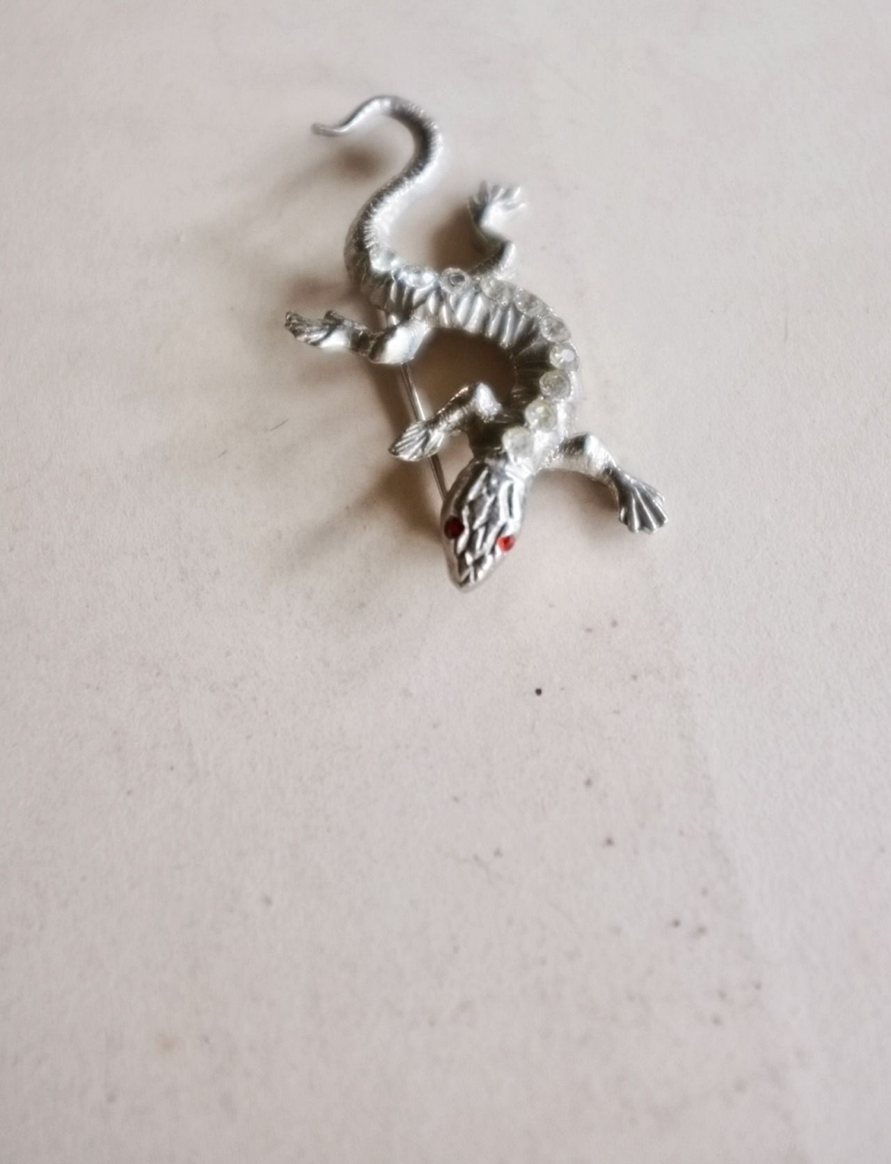 フランス 赤いお目目のトカゲさんとブローチ ヴィンテージ