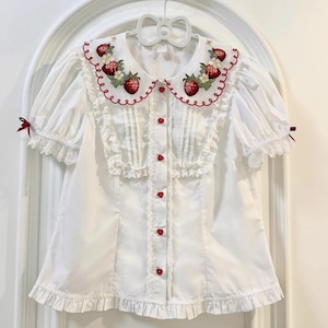 ゆめかわ♡いちご刺繍入りブラウス tops27 ゆめかわ♡いちご刺繍入りブラウス tops27