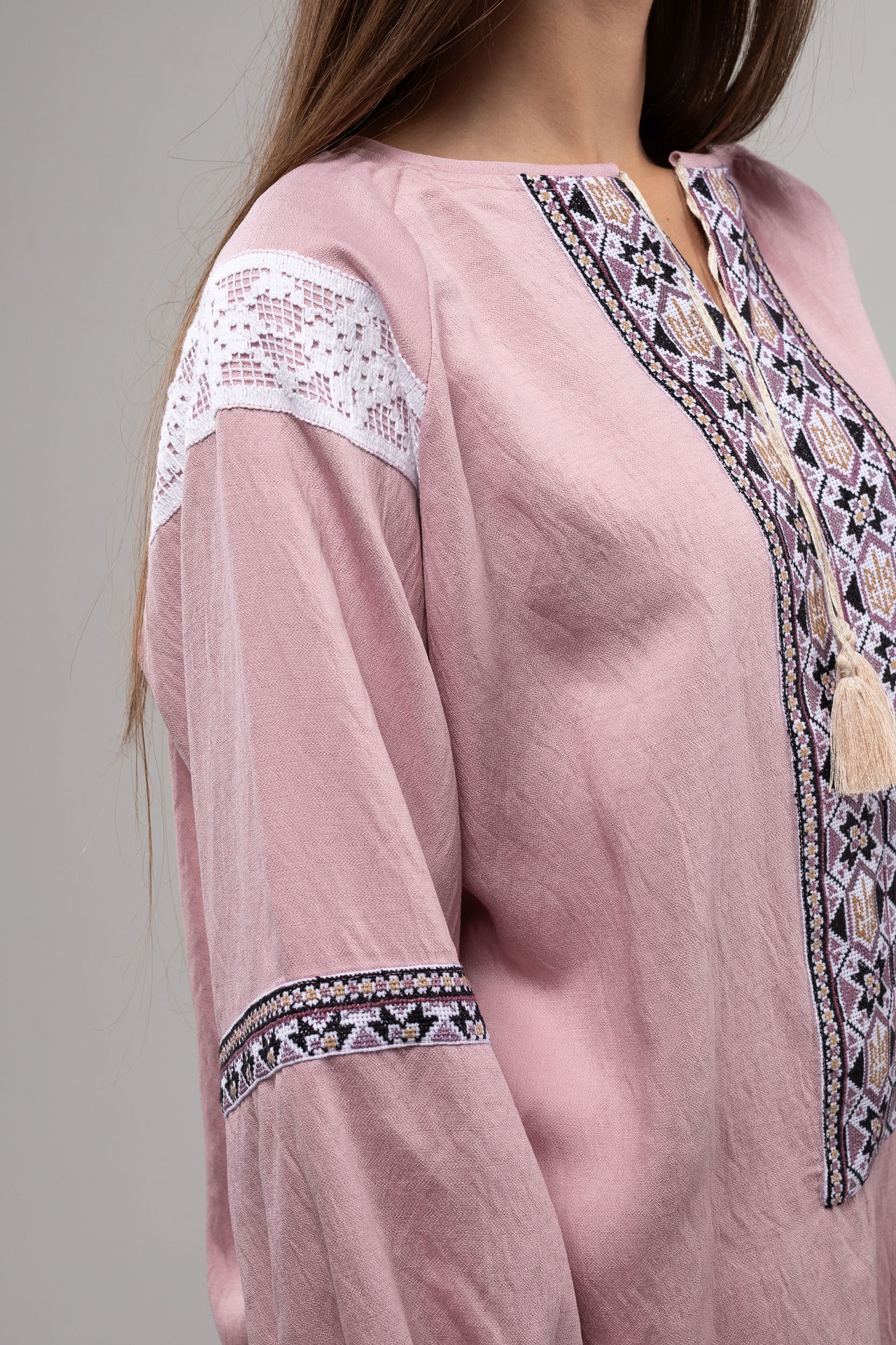 ウクライナ刺繍ヴィシヴァンカ クロスステッチ　手刺繍　ブラウス　麻　レディース・フリーサイズ - 7