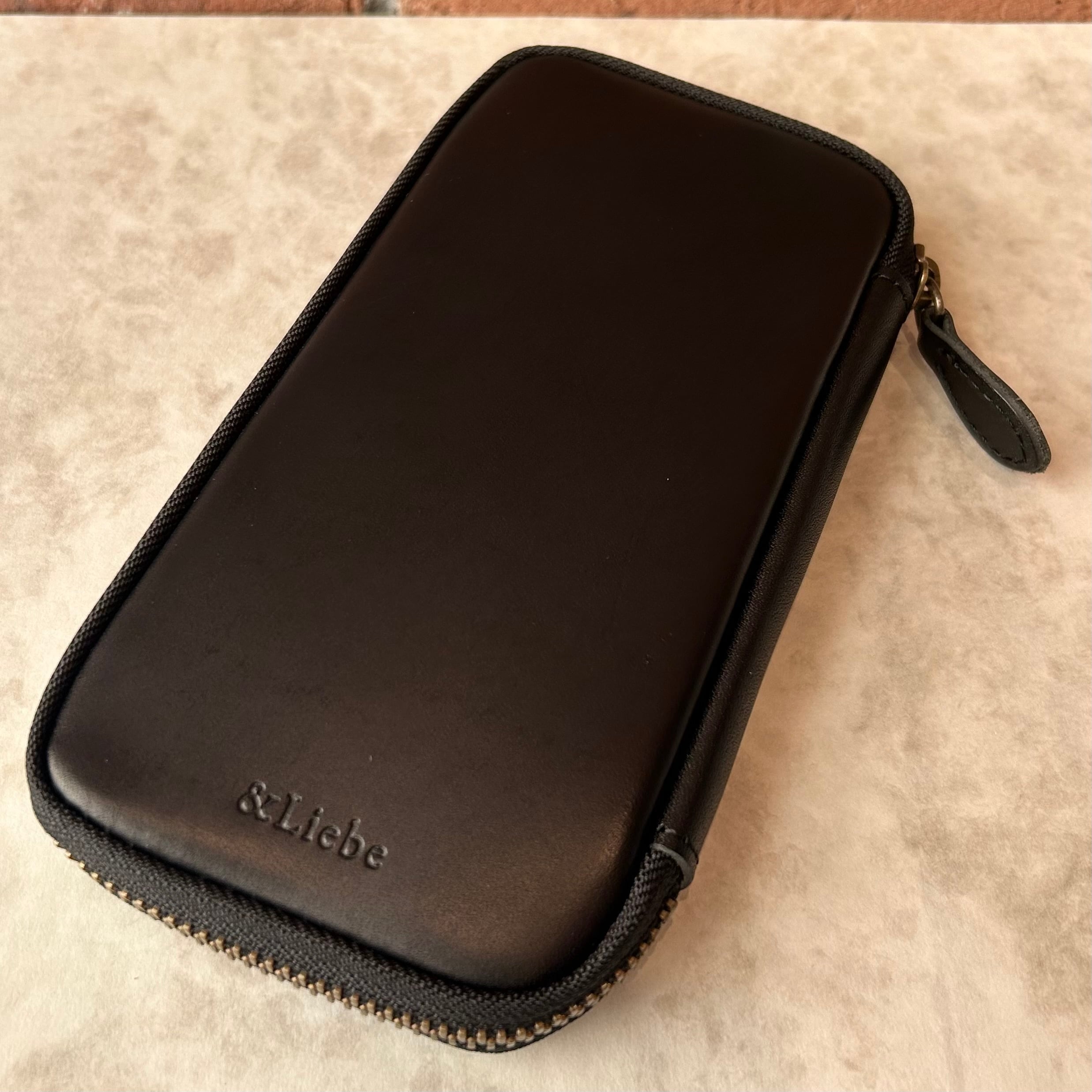 ＆Liebe「大切な6本を守って、眺めるジップペンケース（栃木レザー