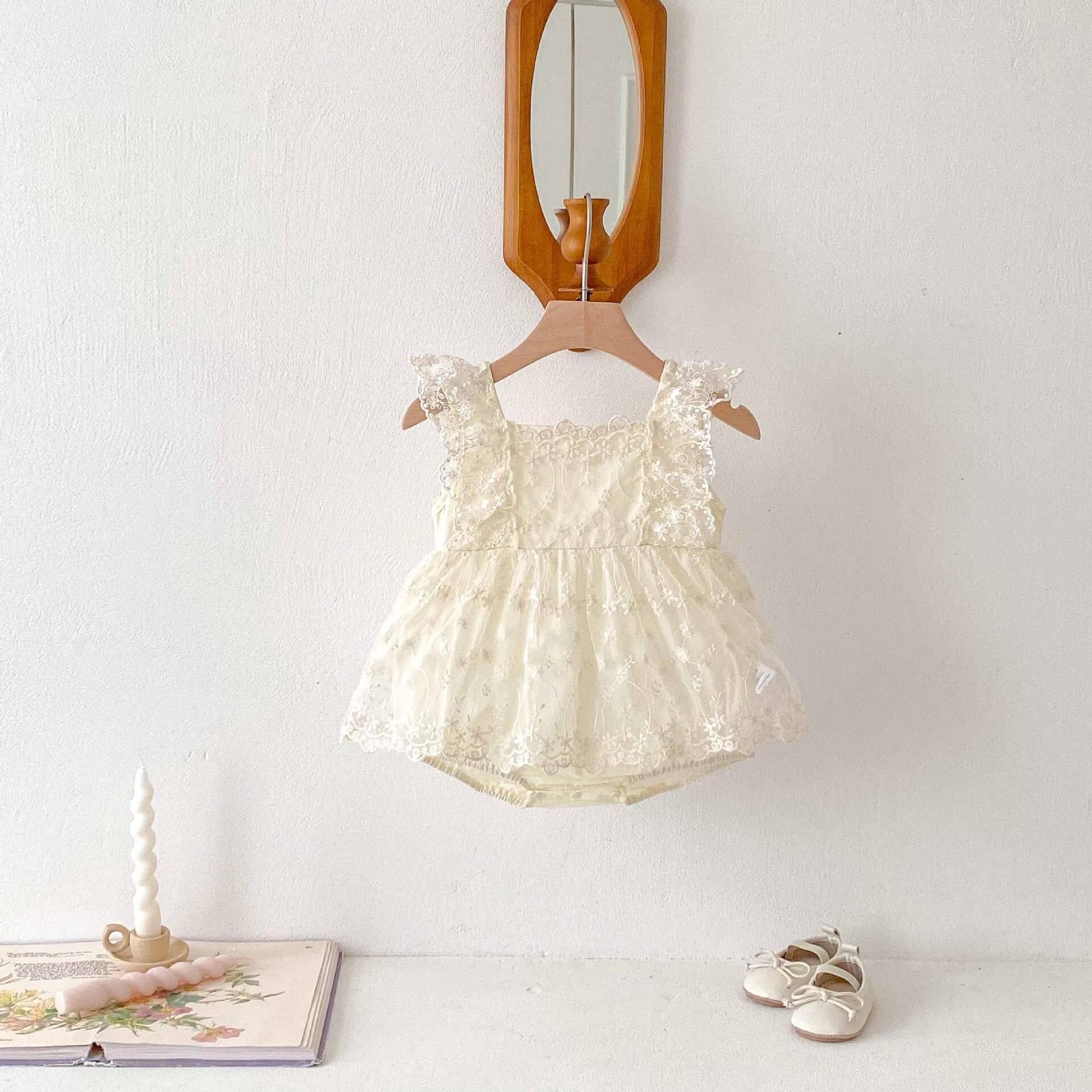 生成りレースロンパース