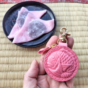 【2026年 新作】さくら色の丸鯛くん（シビラリスオ・くすみピンクファスナー）