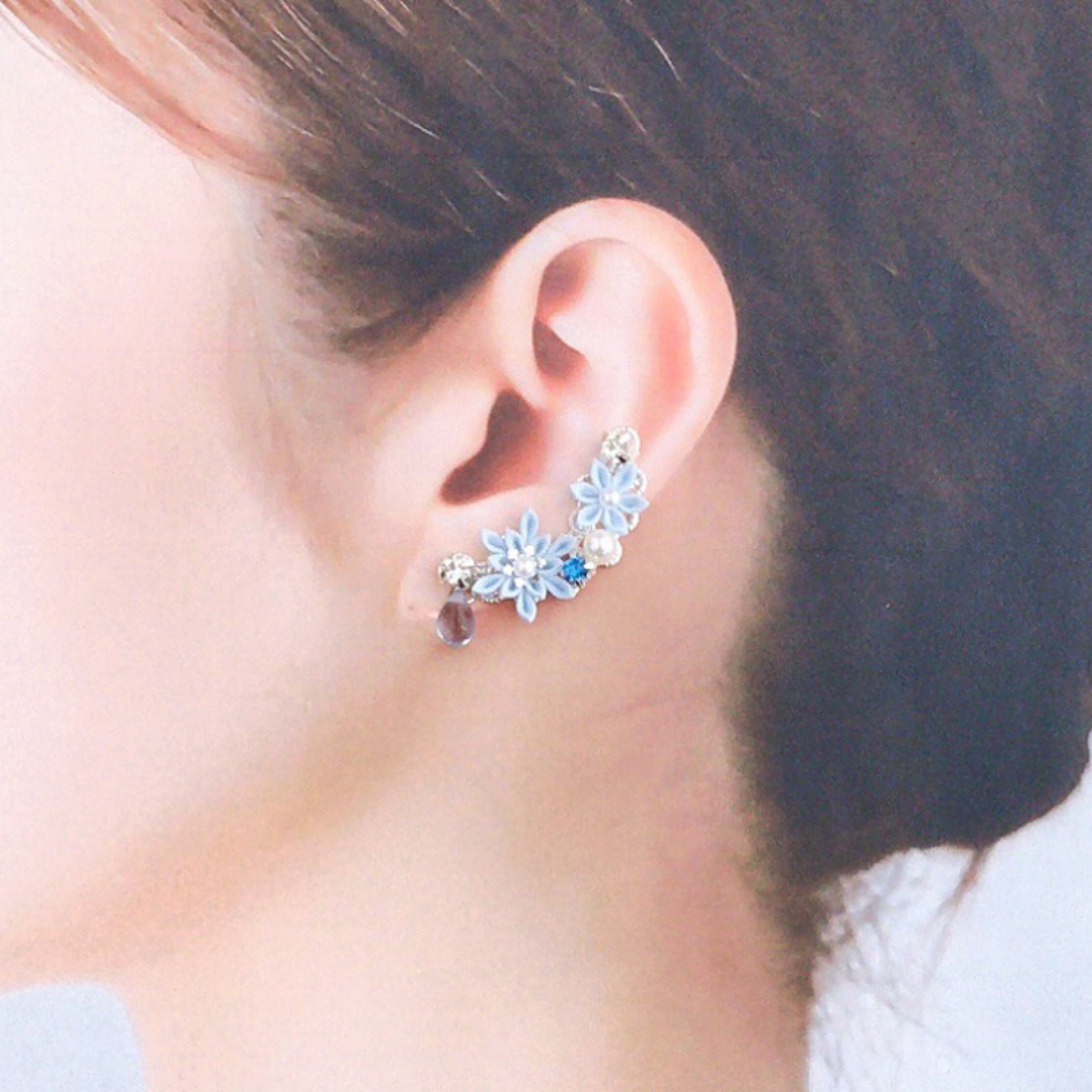 つまみ細工 雪の結晶と星屑のイヤーカフ 】---フラワー/誕生日/記念日