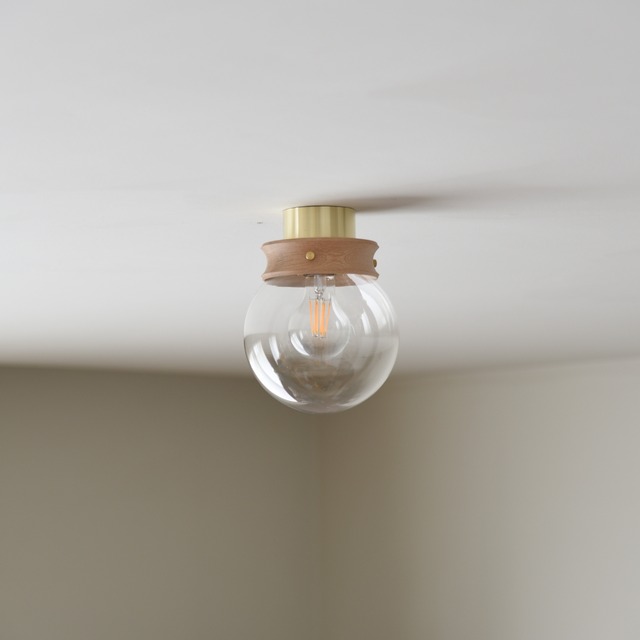 ガラスのシーリングランプ