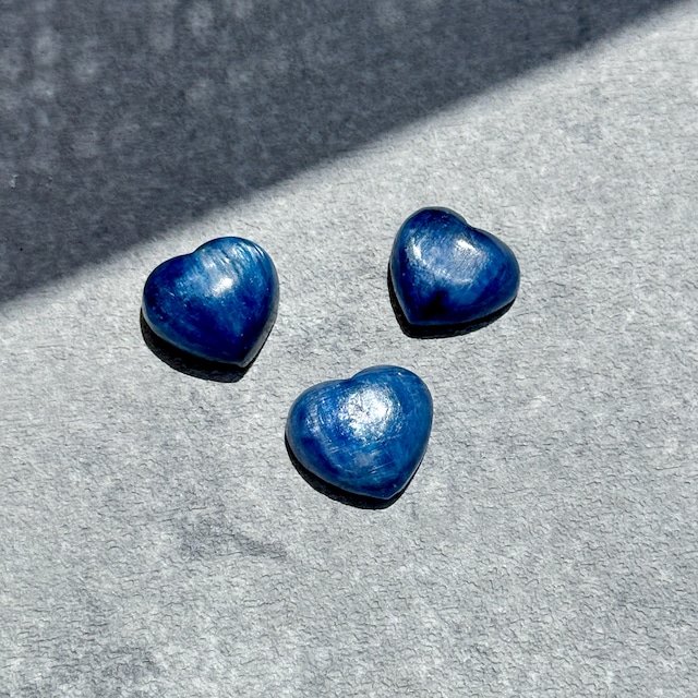 カイヤナイト ハート３個set11♡ Kyanite ♡天然石・鉱物・パワーストーン