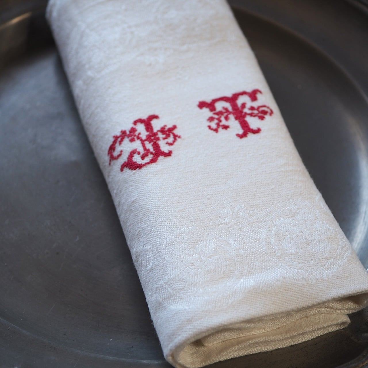 モノグラム JT 刺繍リネン セルヴィエット