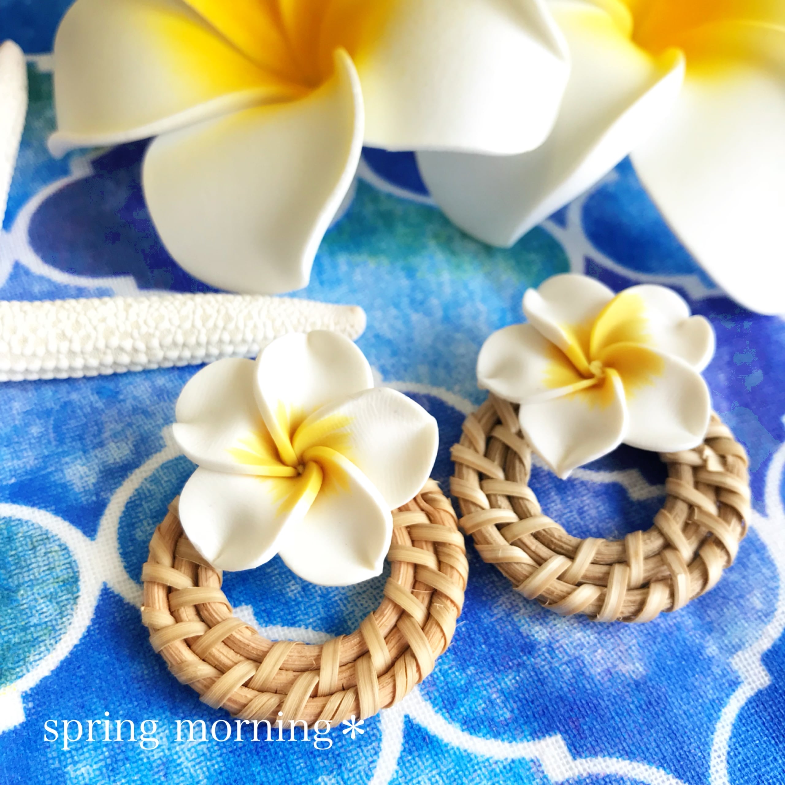 再販♡プルメリアのラタンピアス・ベージュ | spring morning＊はるのあさ 