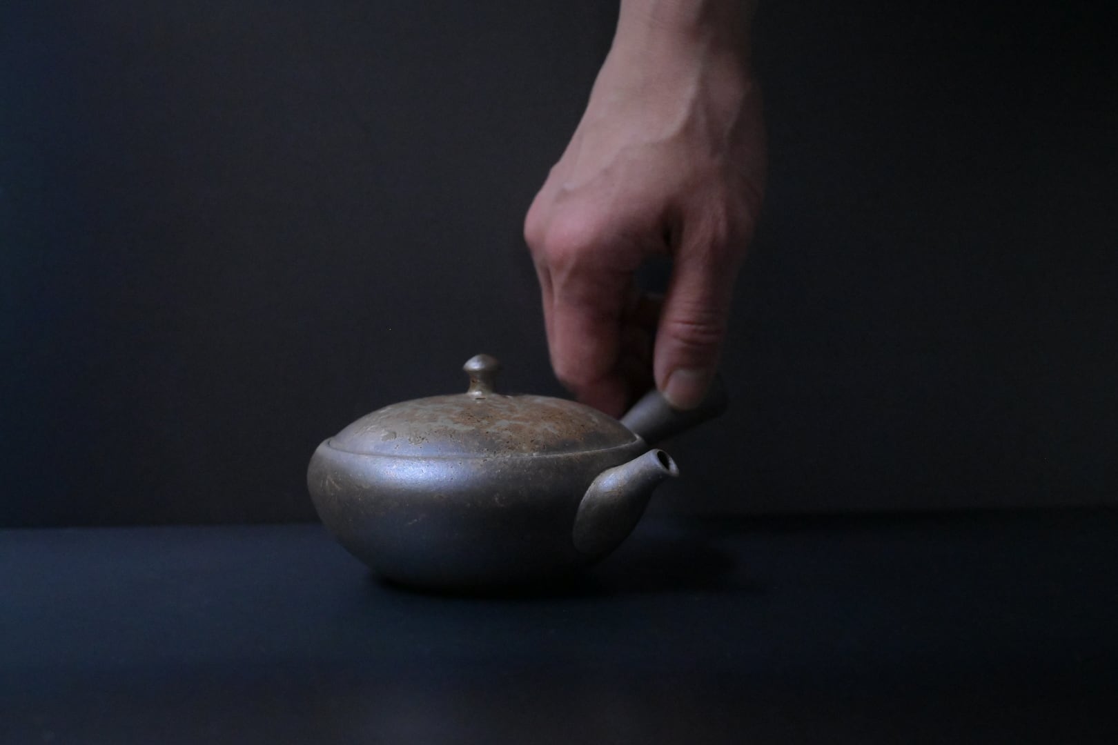 水野陽景 藻掛け平型急須 | 鎌倉倶楽部 茶寮