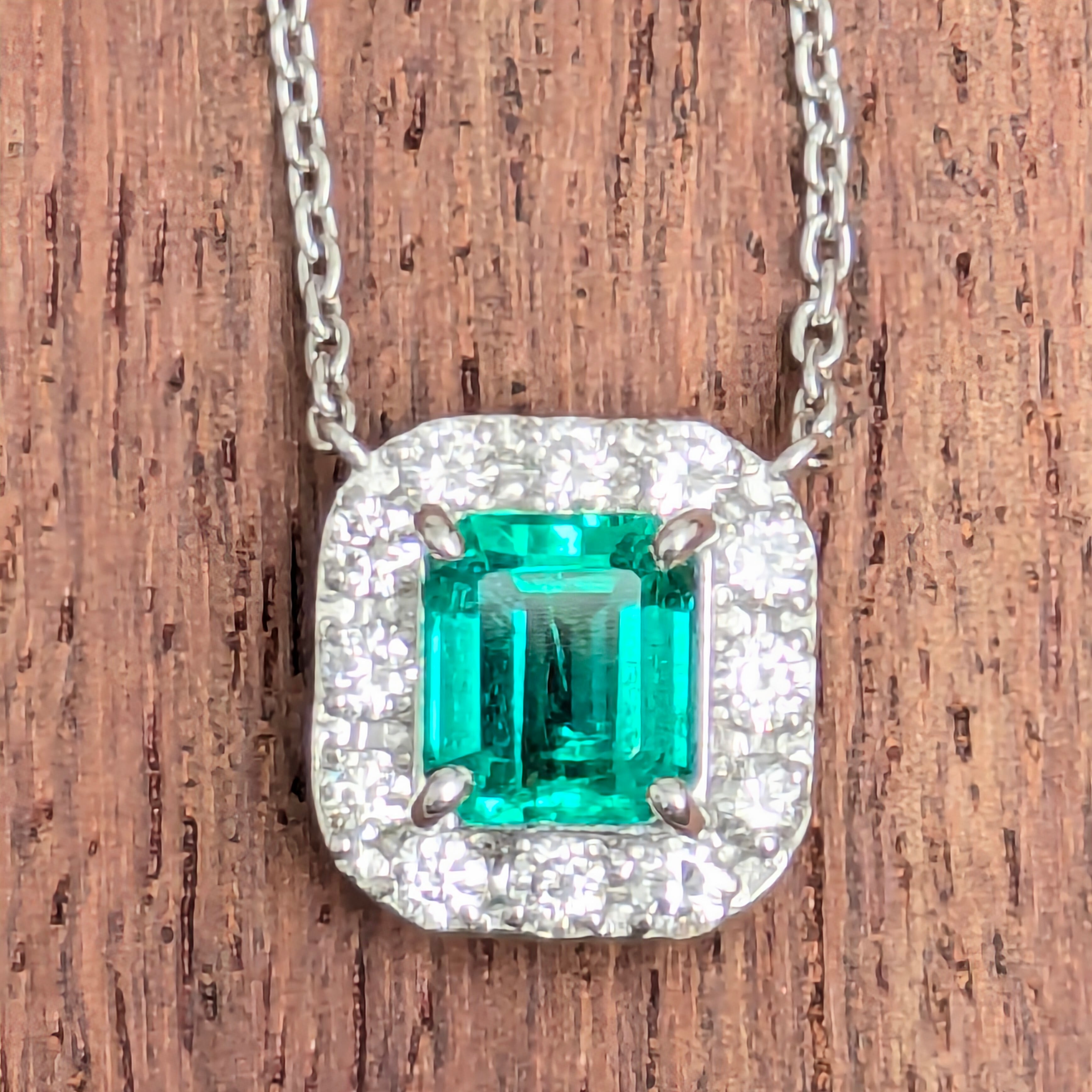 Pt900/850 エメラルド・ダイヤモンド ネックレス 品番e23-167 Pt900/850エメラルドネックレス コロンビア産 エメラルド 0.542ct