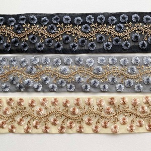 〈再入荷〉ゴールドうねうね草花刺繍リボン（1mカット）