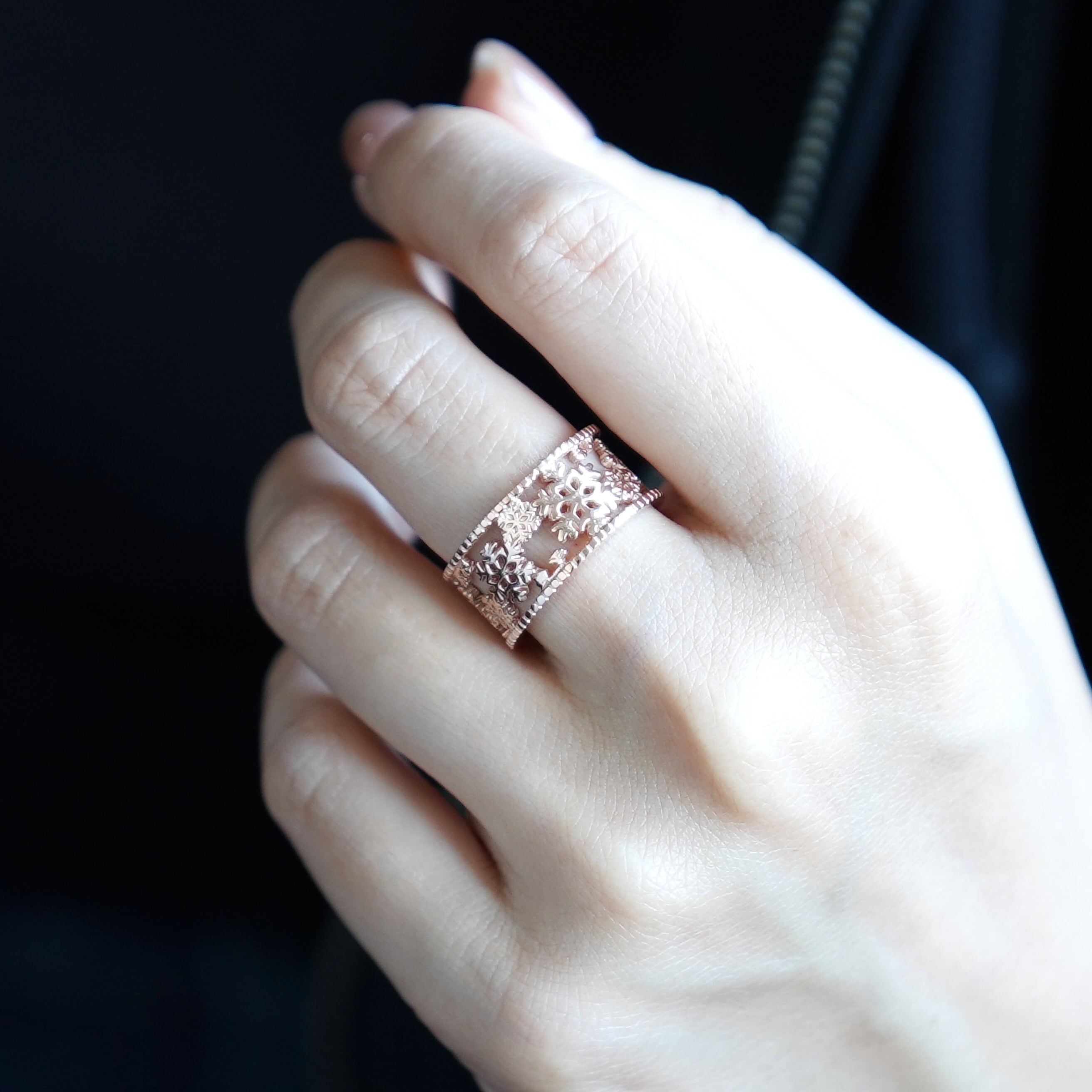 雪降る結晶の透かしオープンリング ピンクゴールド《送料無料》冬