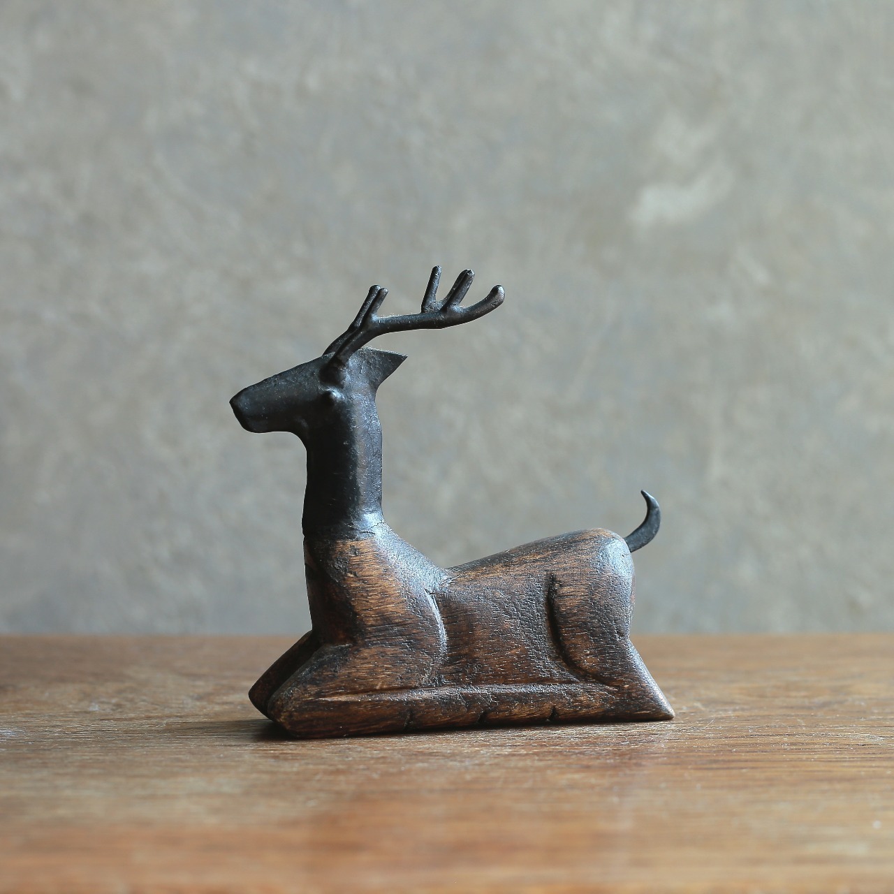 木製 鹿 オブジェ ヴィンテージ 置物｜静かな佇まいと木肌の質感が魅力の動物モチーフ 1