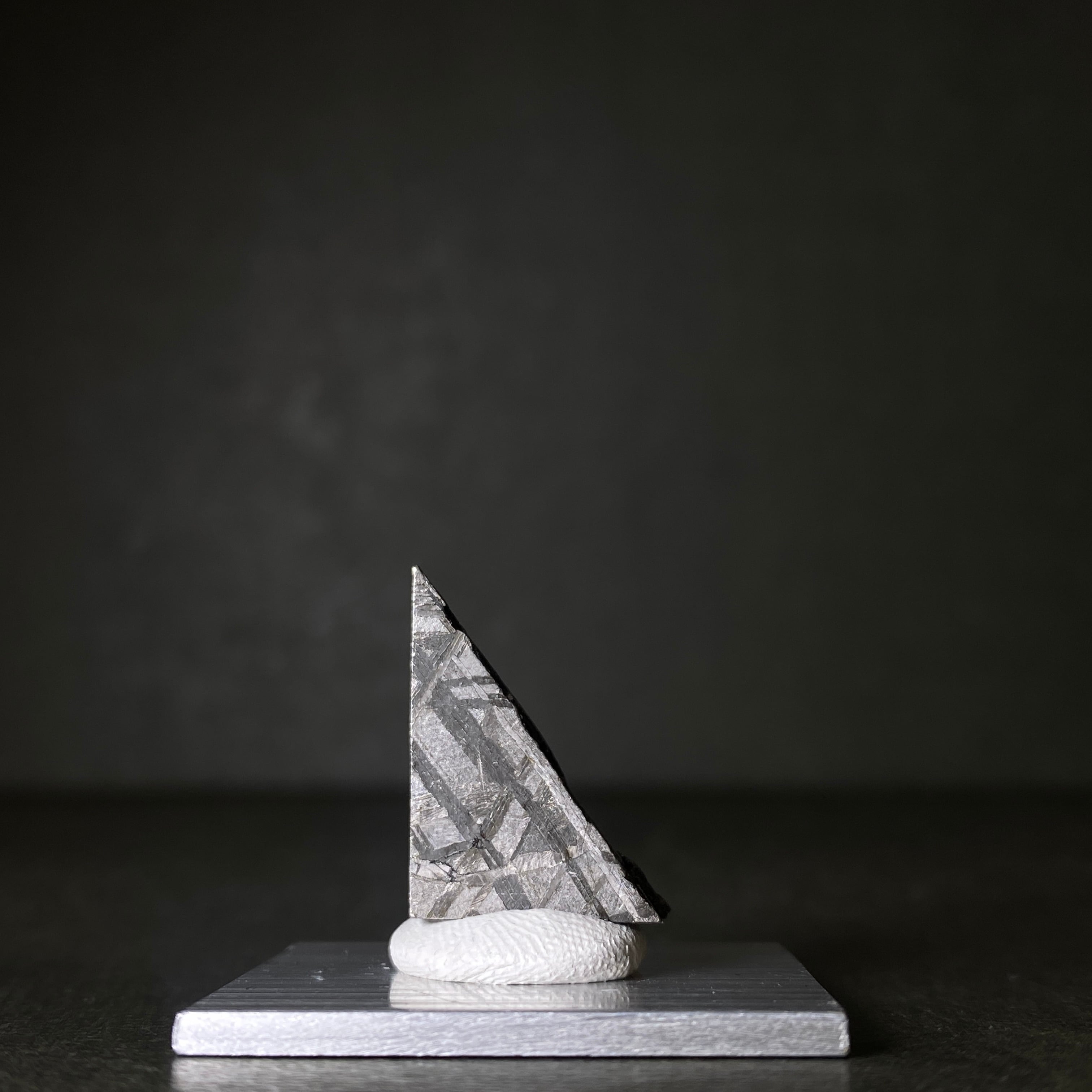 隕石 ？ Muonionalusta Meteorite もろいです。 ムオニオナルスタ隕石 Muonionalusta Meteorite 26052211 | 【隕石屋