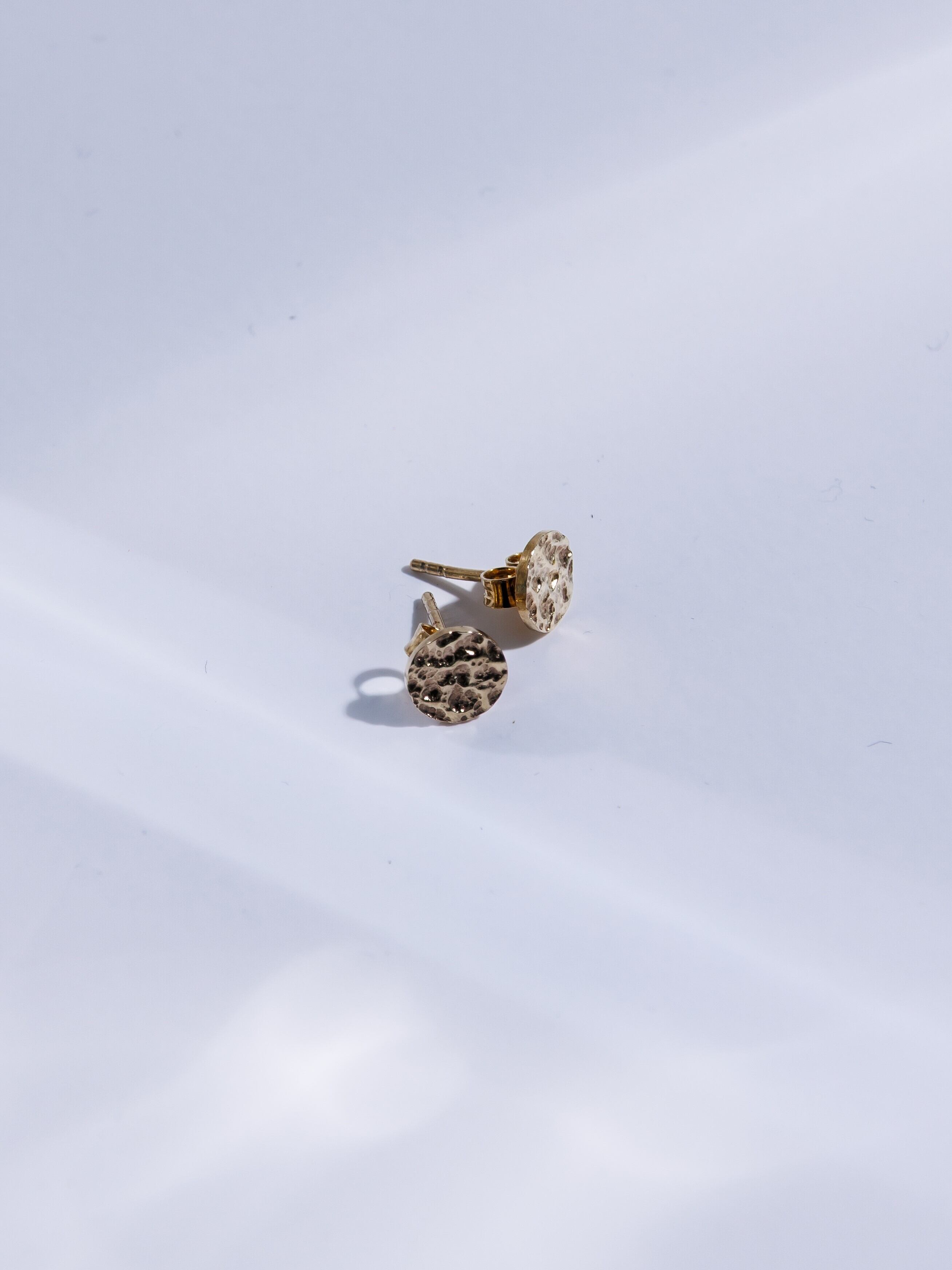 Vintage gold plated sterling silver italian hammer processing earring