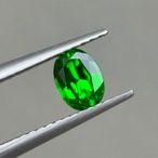 デマントイドガーネット 5.8x4.3x3.2mm,0.66ct, ロシア産