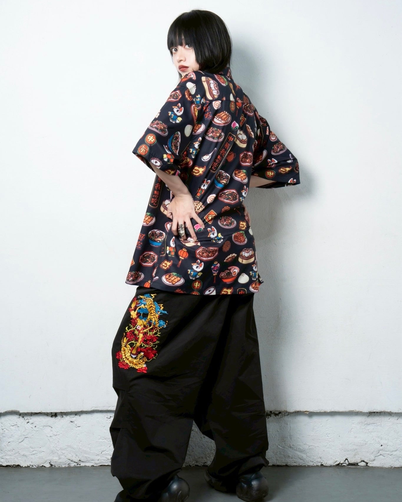 中村杏子コラボ中華総柄シャツ/Black | チュウカタベタイ