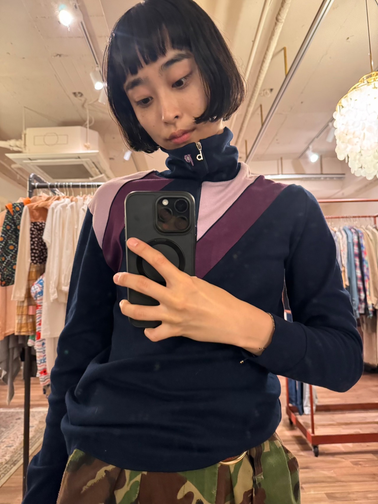 benger ジップアップハイネックカットソー