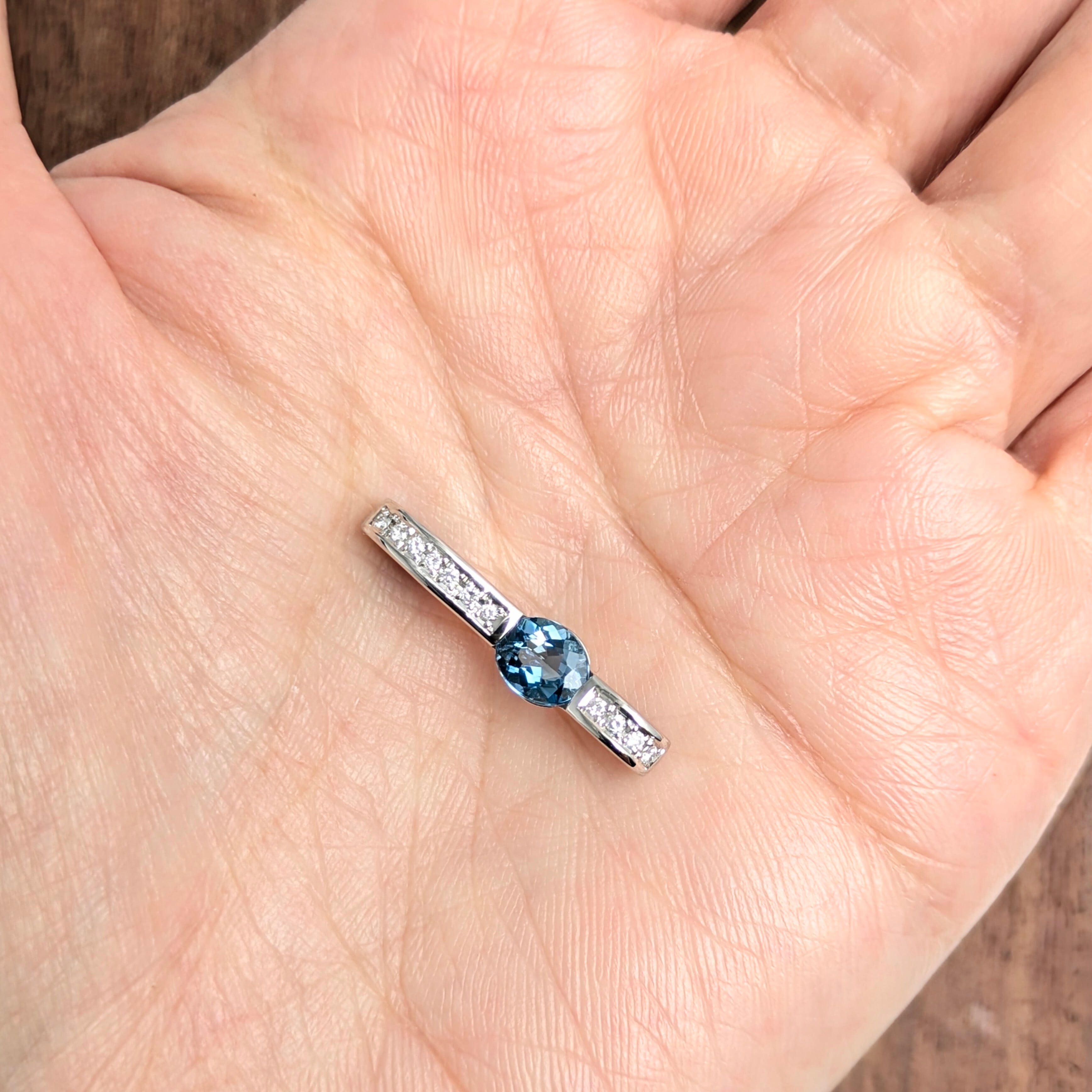 Pt900アクアマリンペンダントヘッド A 0.61ct D 0.07ct【PRO208790