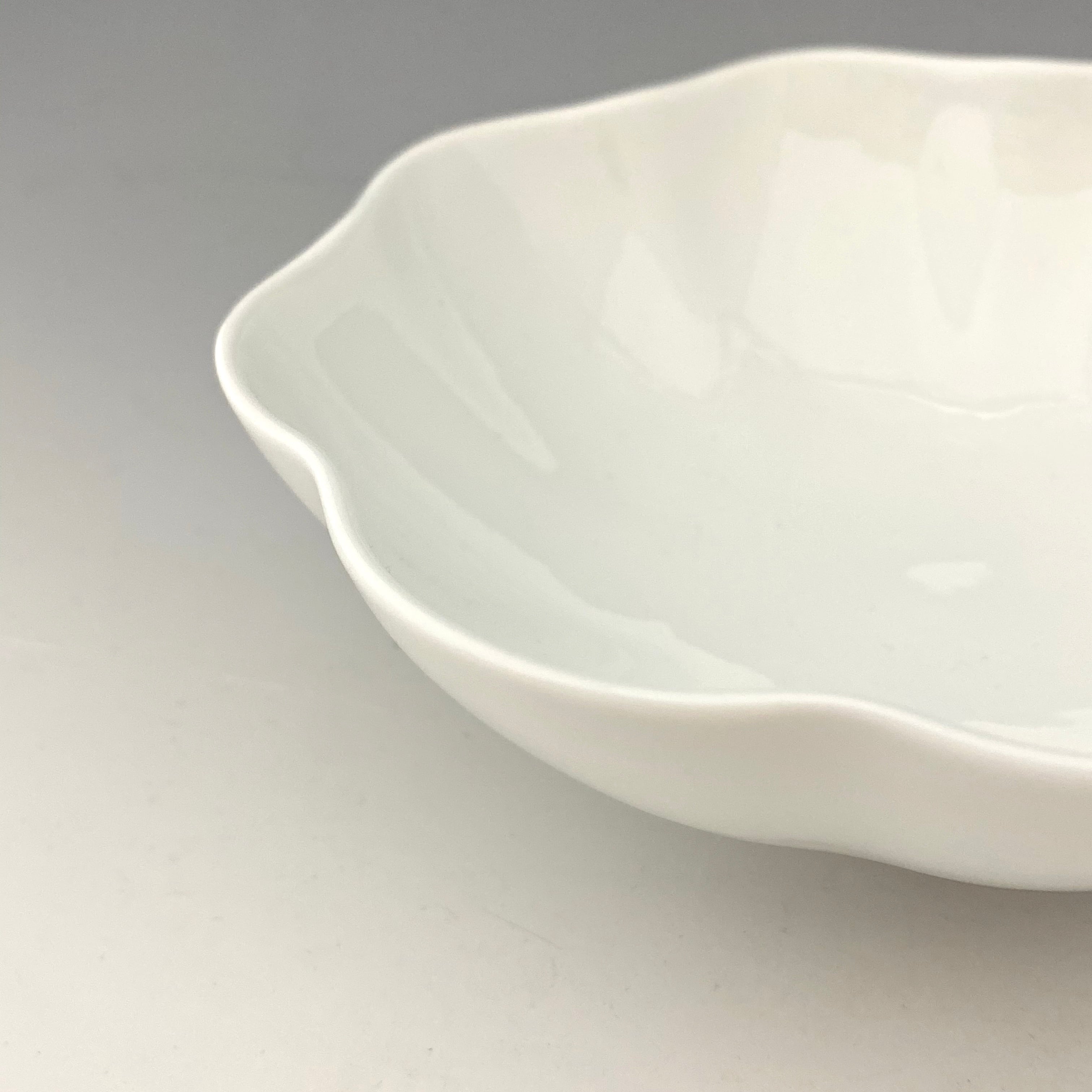 村田森さんの白磁輪花鉢2点 村田森さんの白磁輪花鉢2点