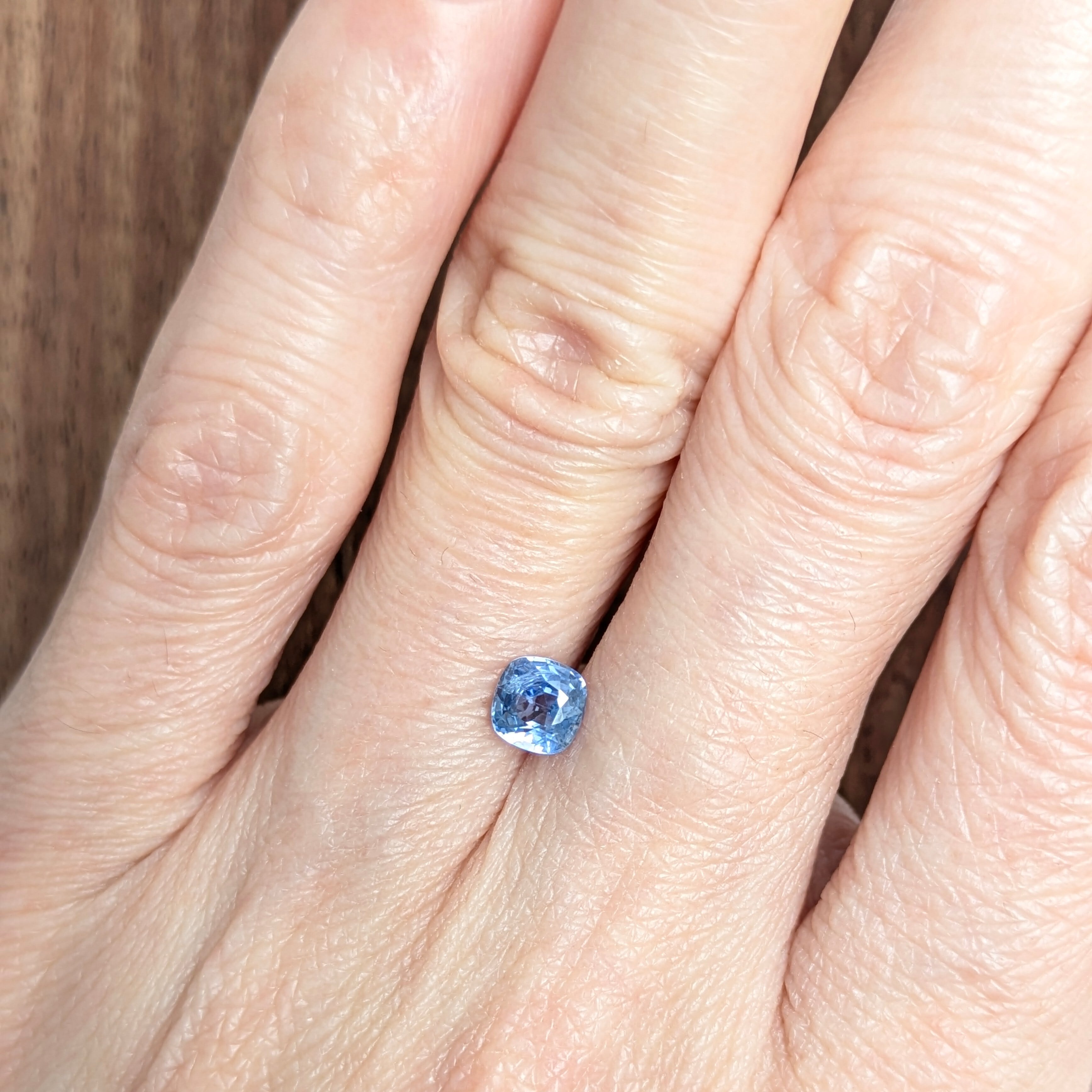 非加熱ブルーサファイアルース ミャンマー・モゴック産 【0.64ct