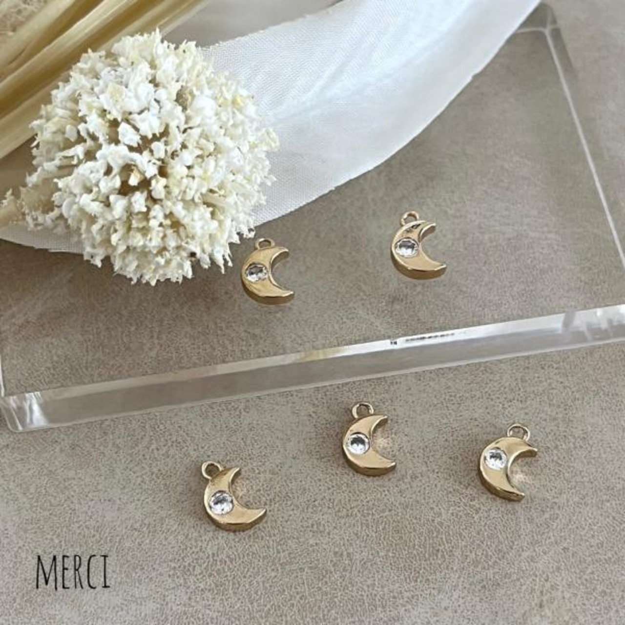 キュービックジルコニアムーンゴールドミニチャーム/パーツ/三日月/真鍮