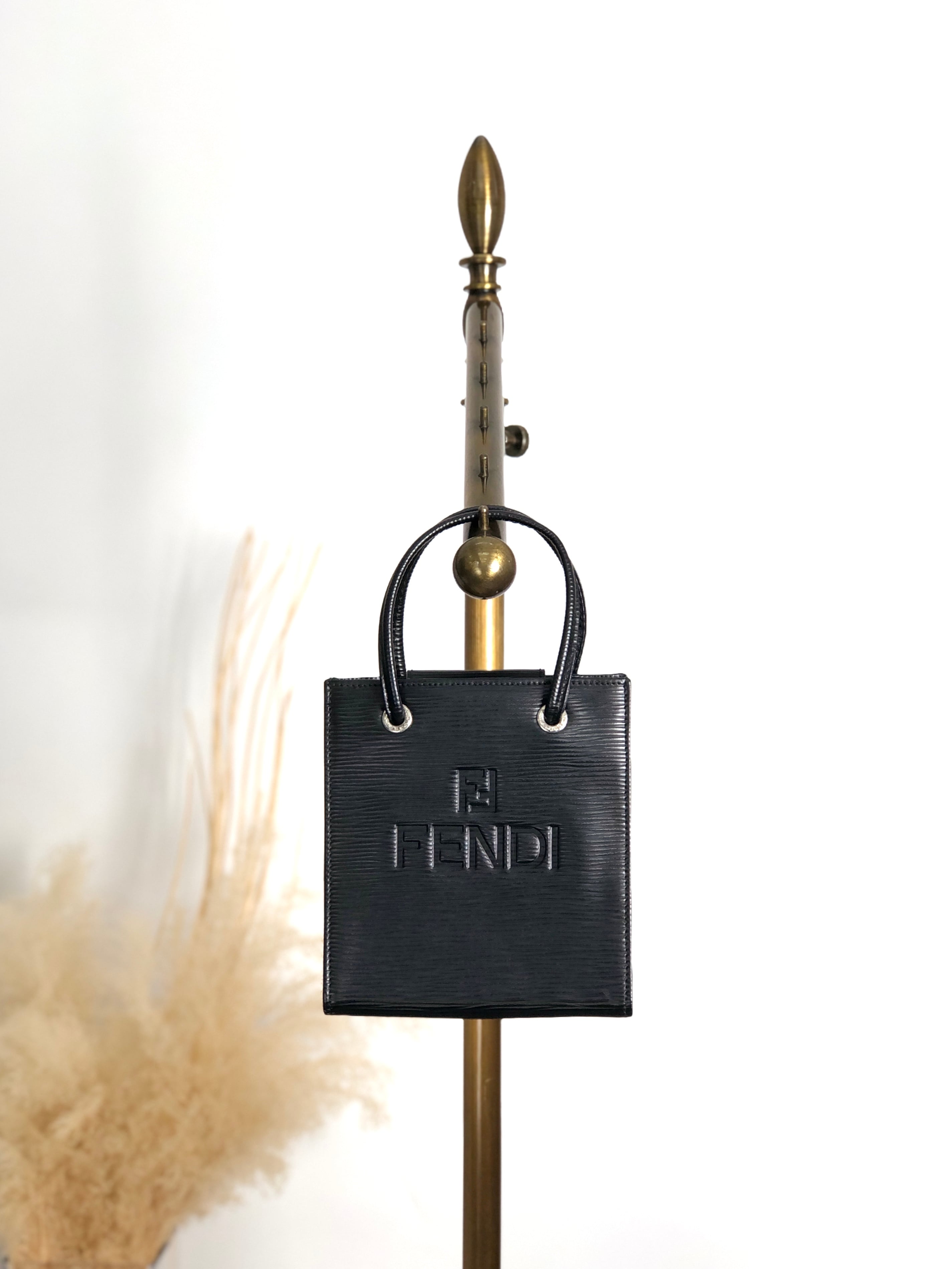 FENDI フェンディ ハンドバッグ ブラック ロゴ型押し レザー ミニ