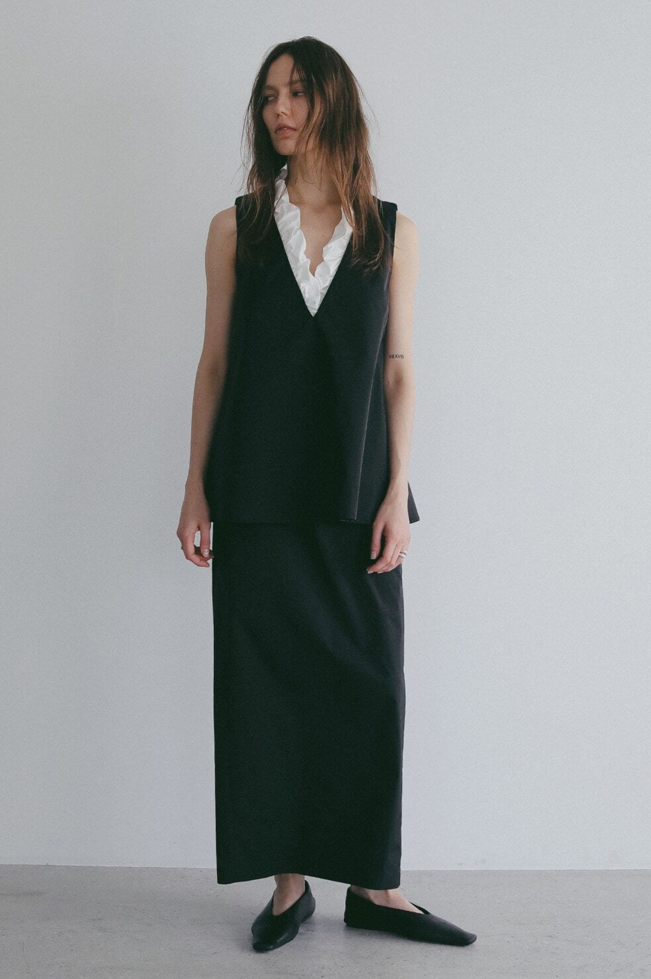MANOF FRILL V NECK SET UP