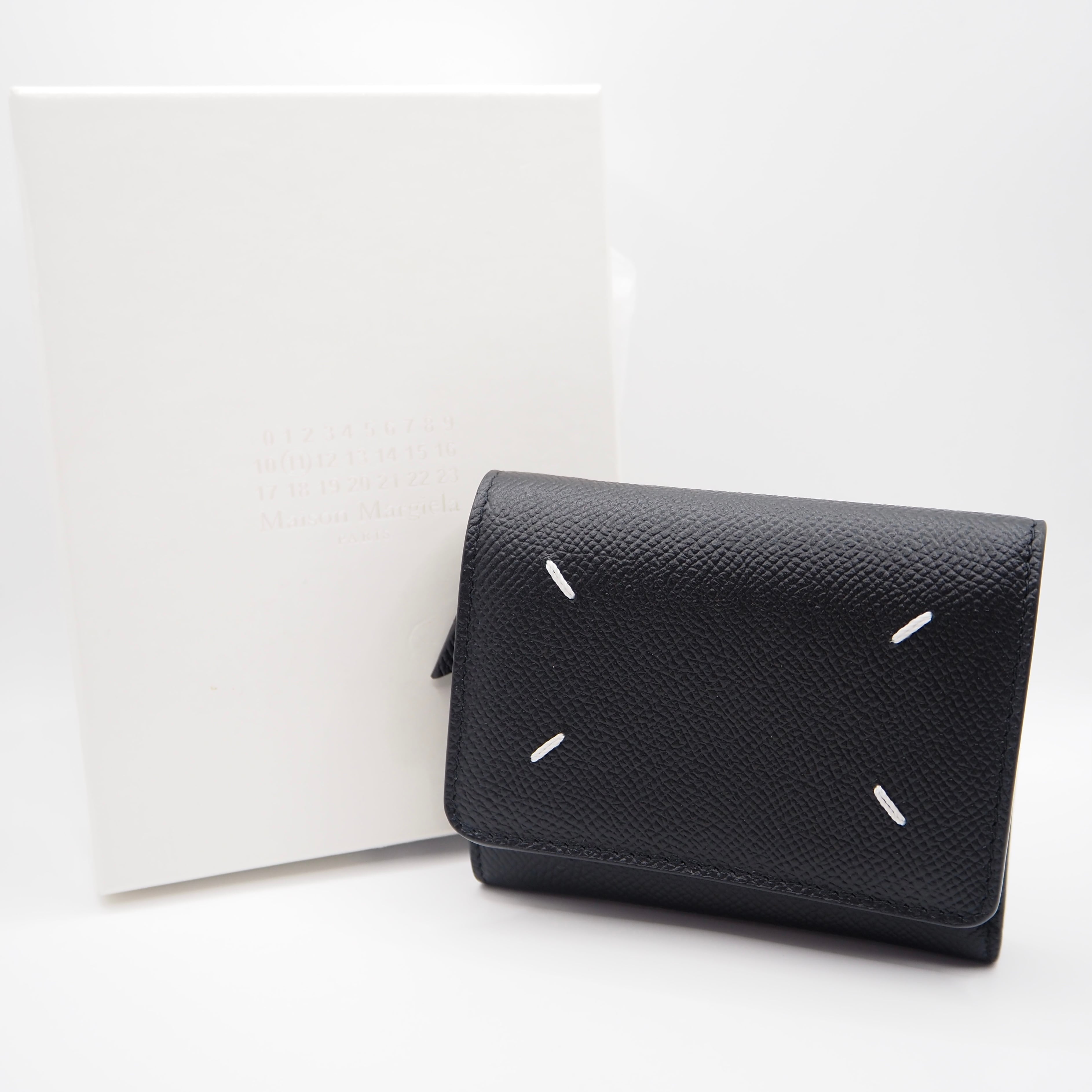 極美品 メゾンマルジェラ 4ステッチ 三つ折り財布 ブラック 付属品有 現行品】Maison Margiela 4ステッチ三つ折りウォレット メゾン